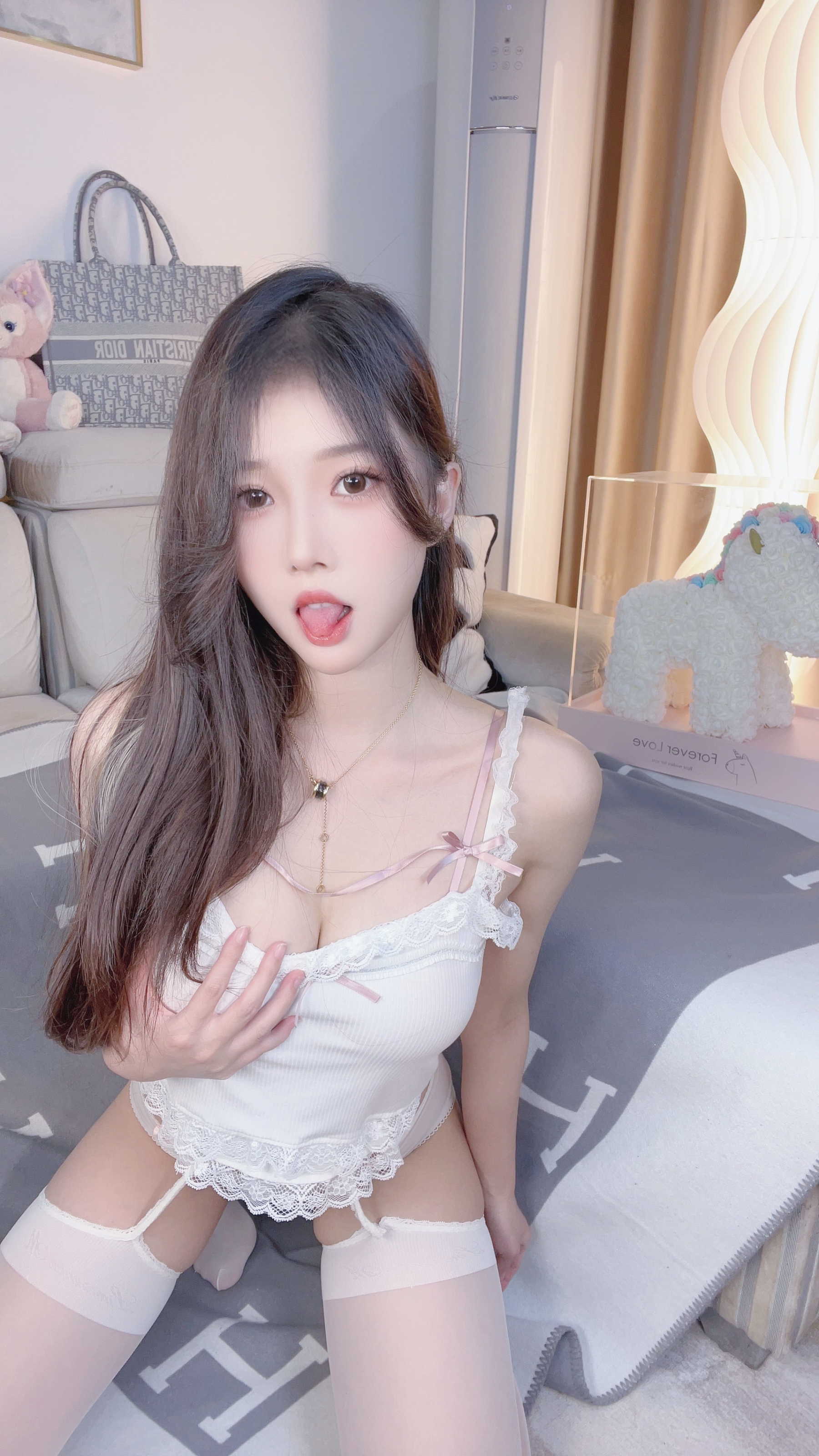 虎牙小小奶瓶儿 - 纯欲吊带（11P）