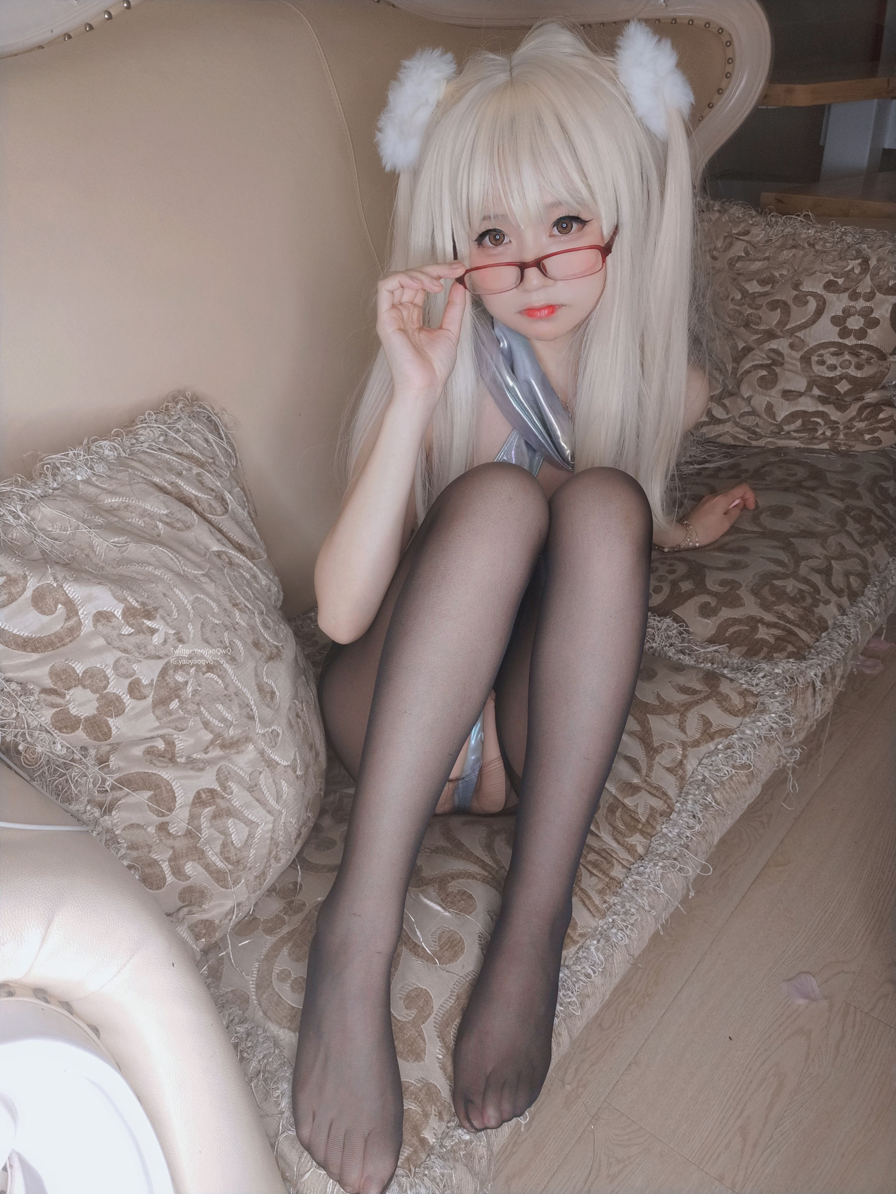 [网红COSER] 萌妹子Coser摇摇乐yoyo - 黑色长筒袜（111P）