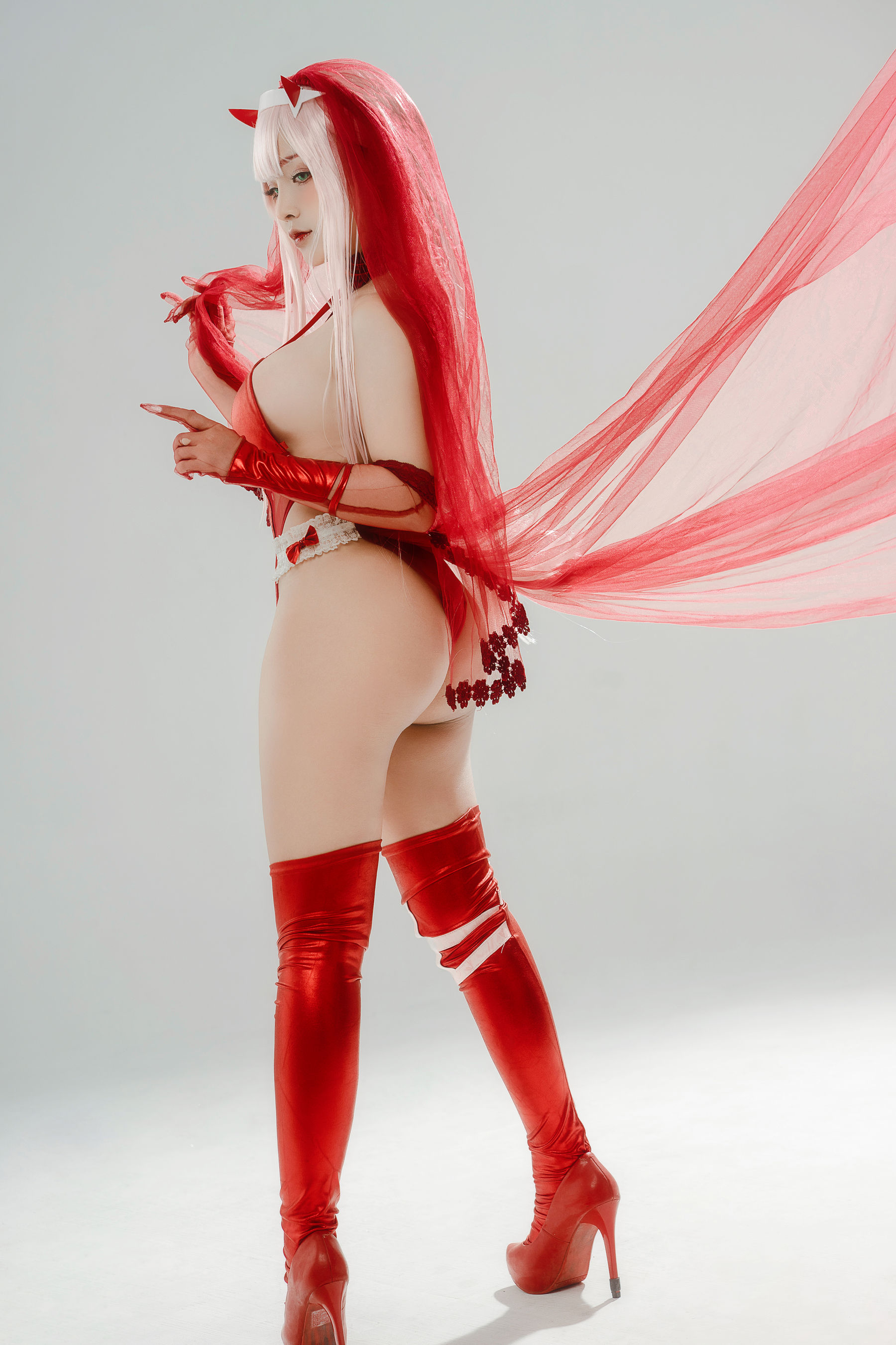 [网红COSER] Sayo Momo - Zero Two Wedding Dress（21P）