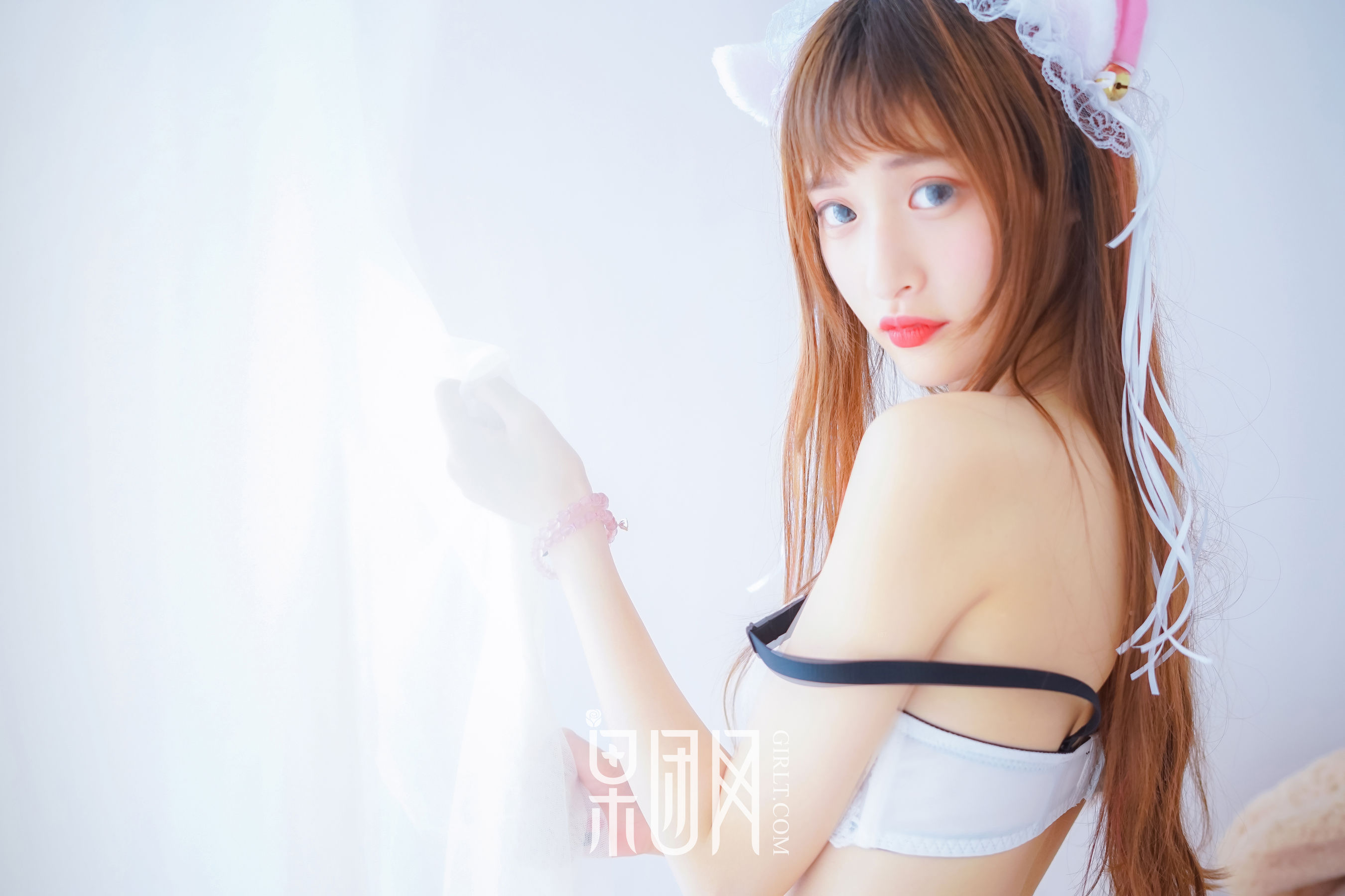 little贝殼《裸露香肩美背大玩cosplay》 [果团网Girlt] No.022（43P）