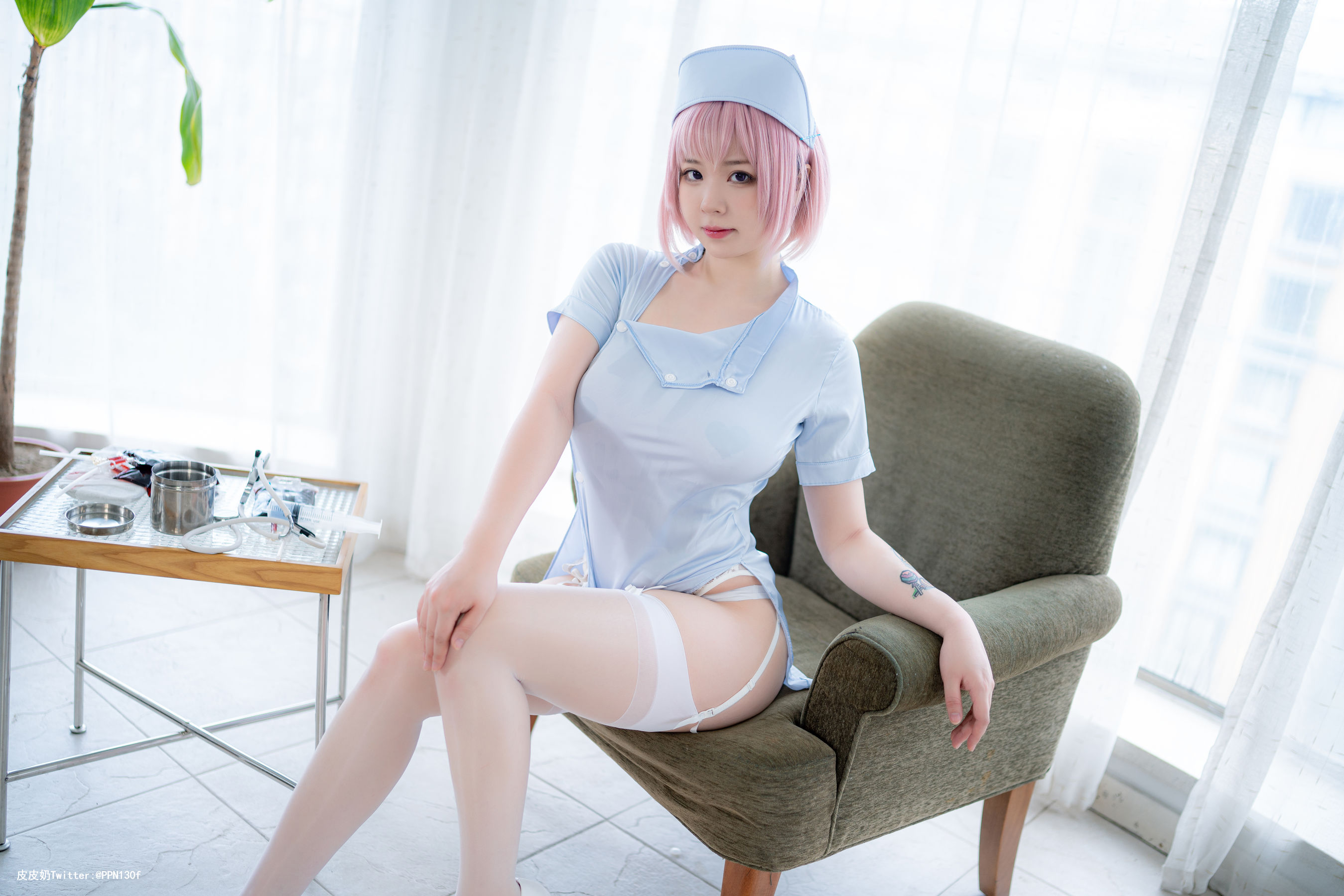 [网红COSER写真] 皮皮奶可可爱了啦&周叽是可爱兔兔 - 粉蓝护士（61P）