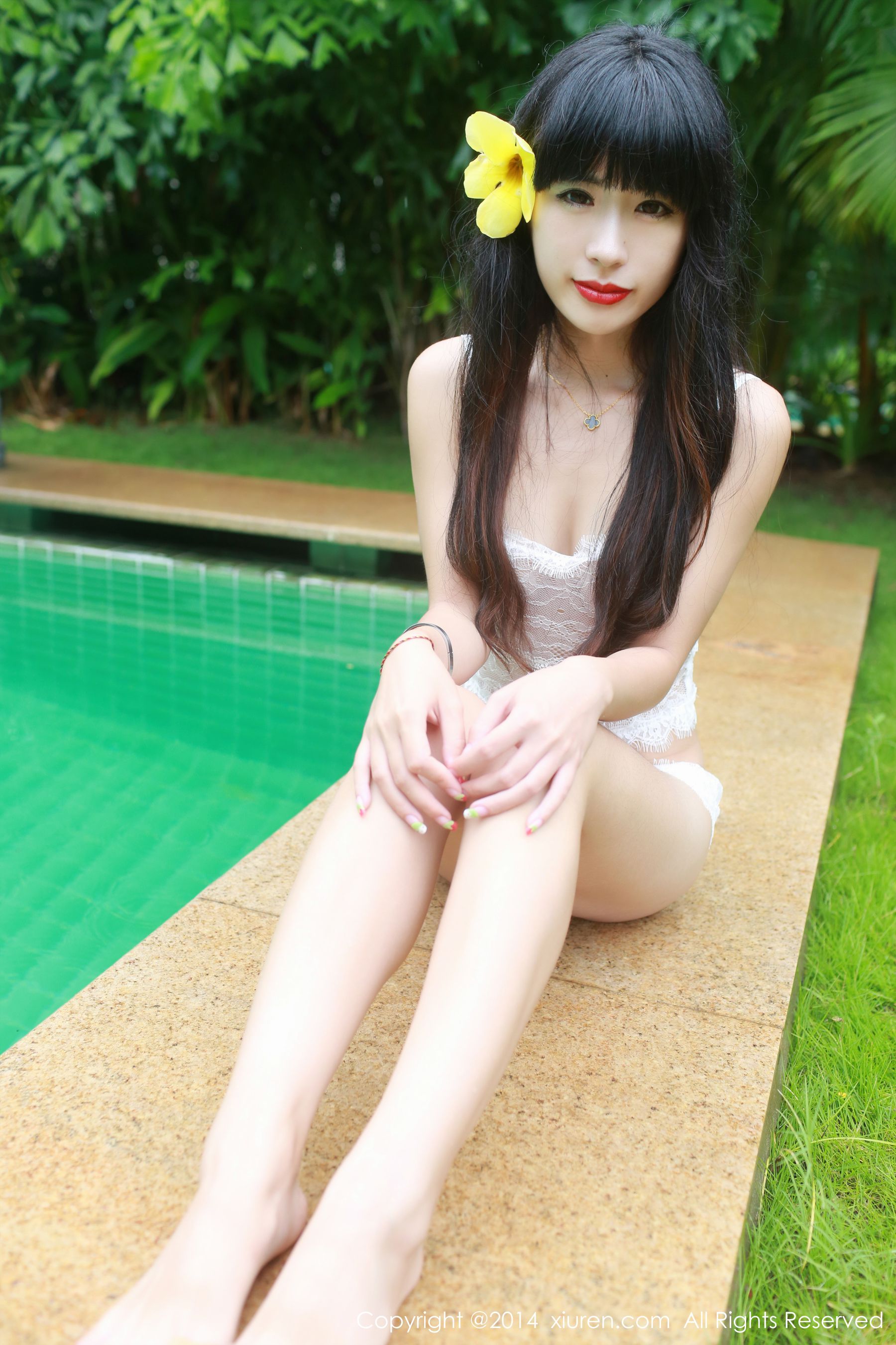 刘雪妮Verna《三亚旅拍》蕾丝内衣+泳装 [秀人网XiuRen] No.214（46P）