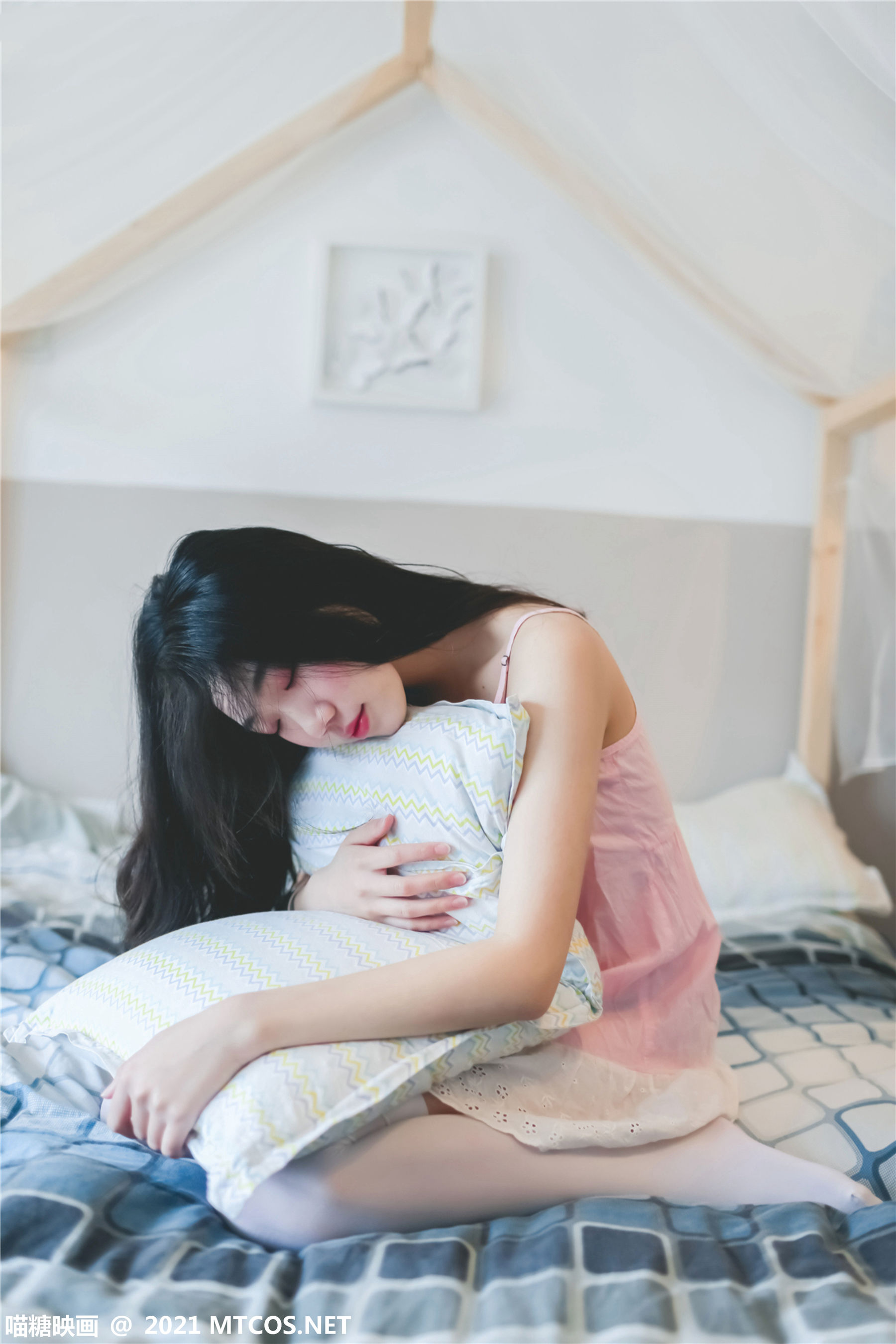 [喵糖映画] VOL.406 小璐sake 粉裙民宿（28P）