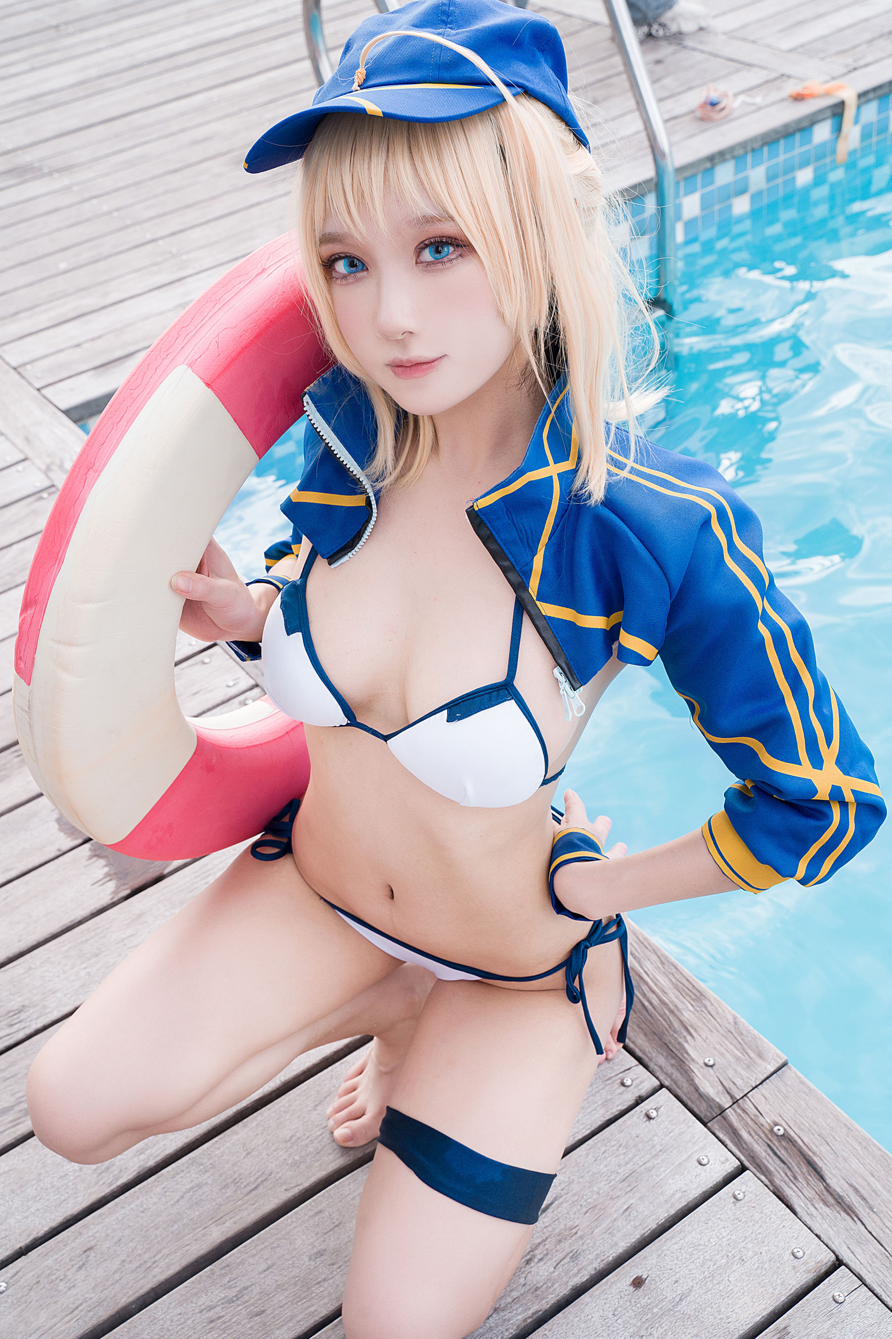 [福利COS] 动漫博主阿包也是兔娘 - 冲田总司泳装（25P）