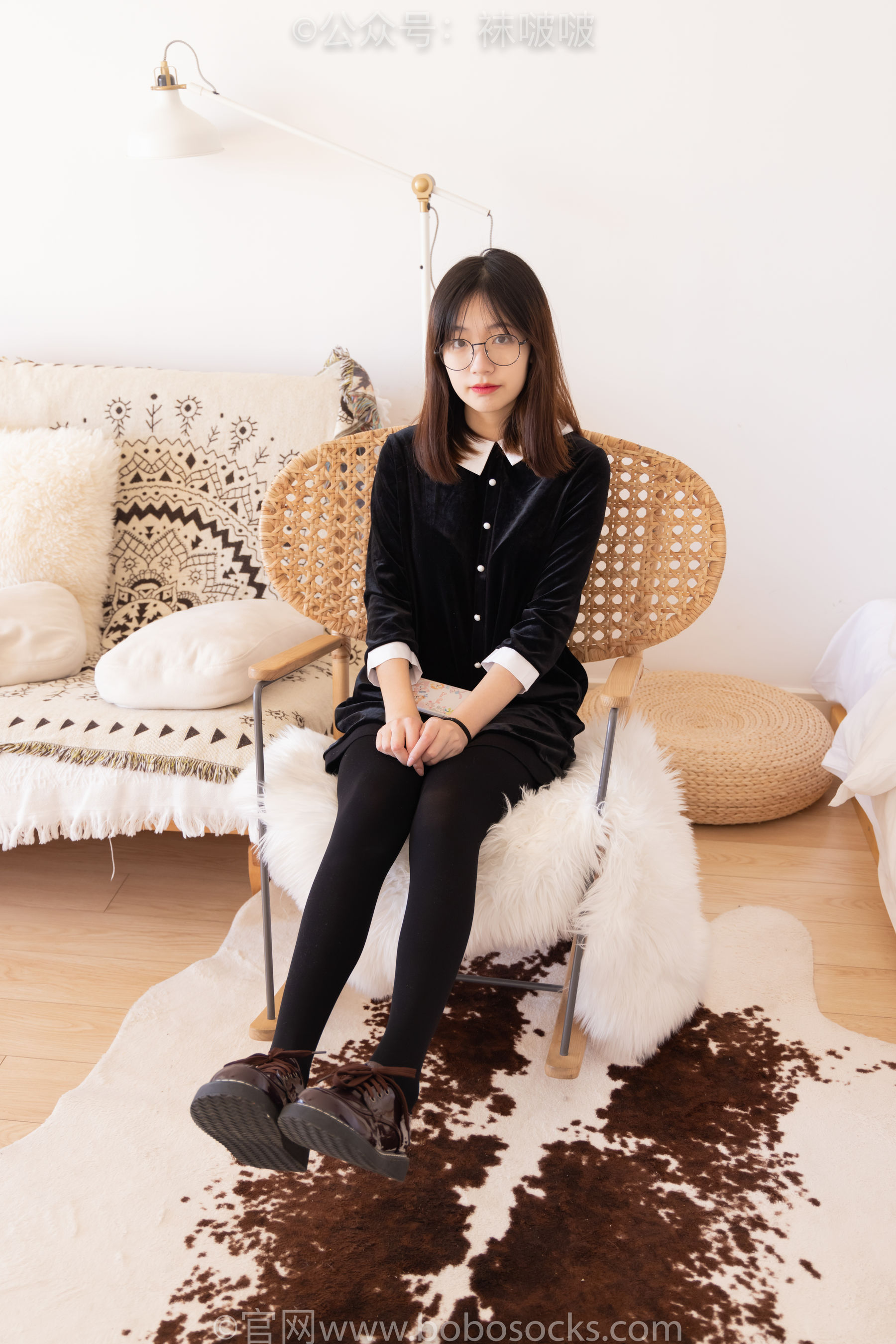 BoBoSocks袜啵啵 No.053 小甜豆-皮鞋、厚黑丝、黑色蕾丝船袜（138P）-爱变色