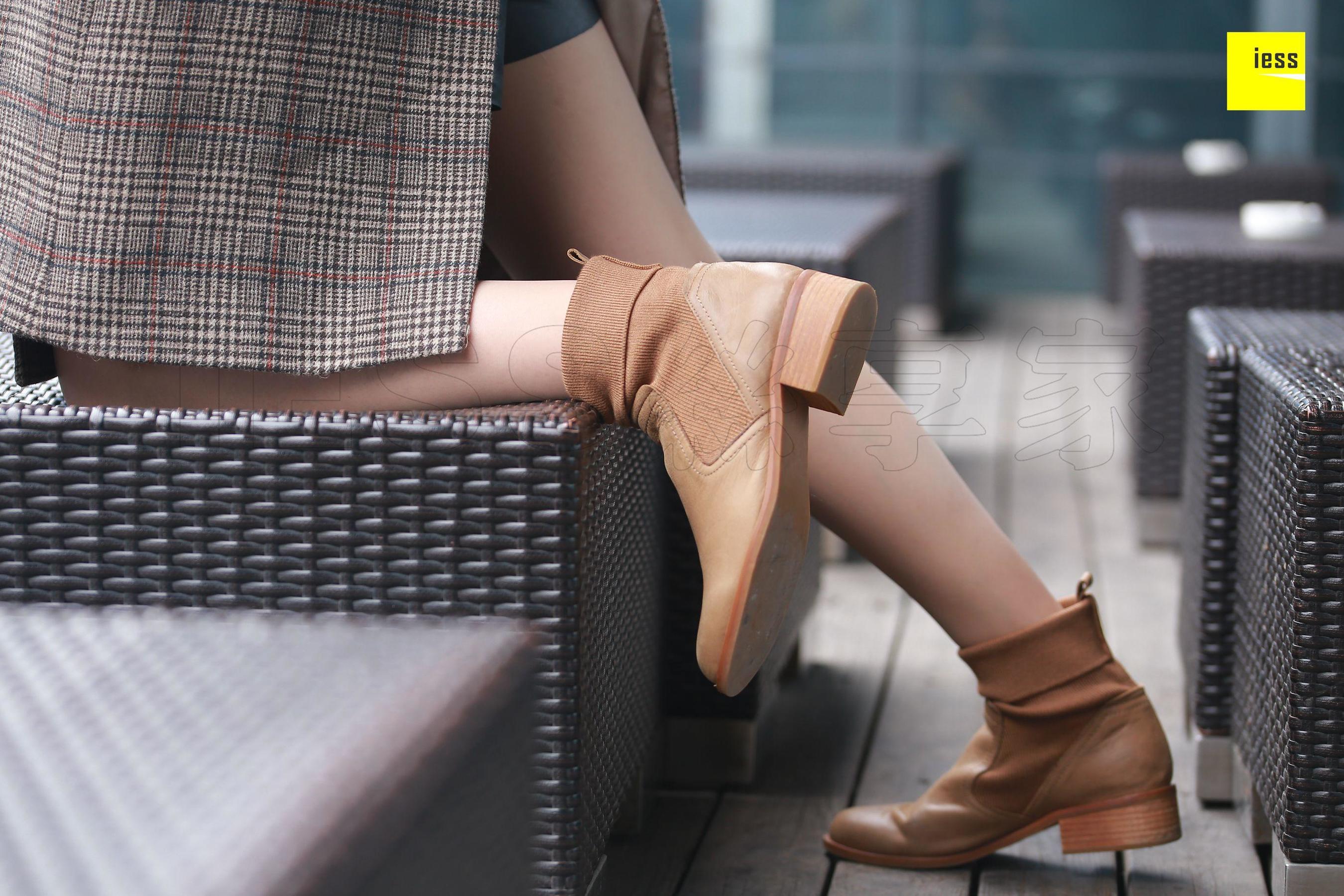 紫紫《霸气短靴肉丝》[异思趣向IESS] 丝享家168（99P）