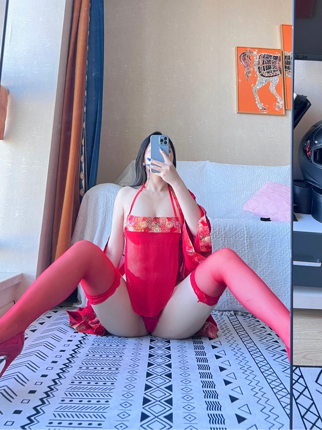 120斤的小王同学 - 红肚兜（12P）