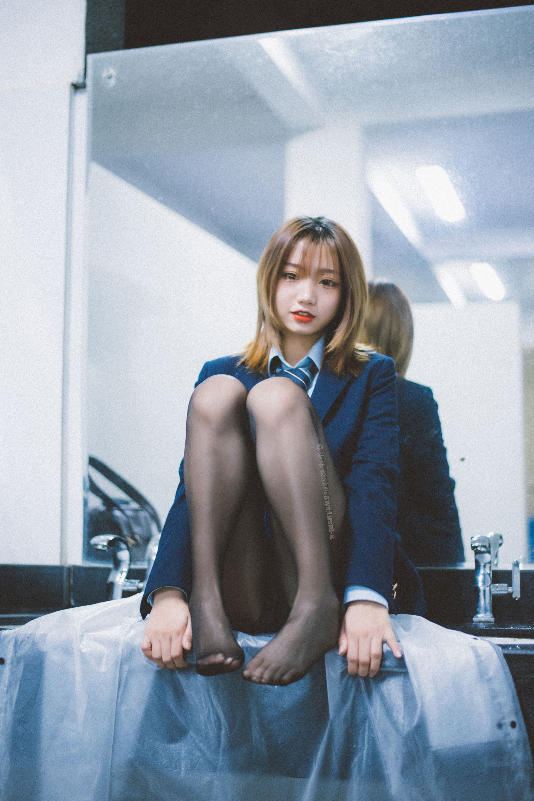 [福利COS] 动漫博主柒柒要乖哦 - 深夜公园JK（35P）