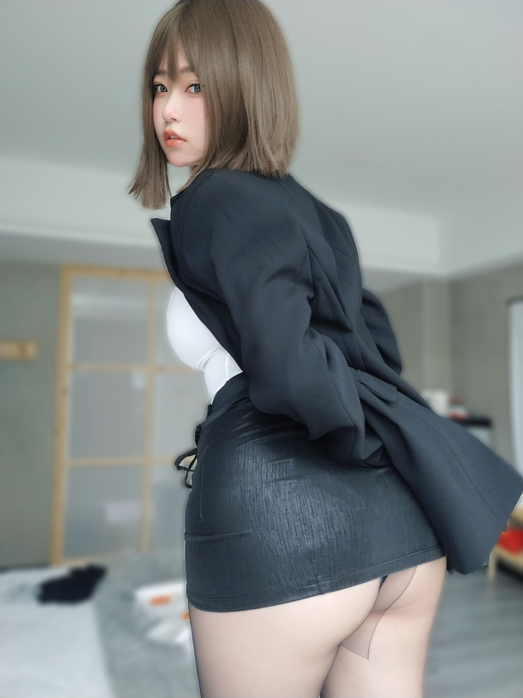 [福利COS] 女主K - 大胆的秘书（107P）-爱变色