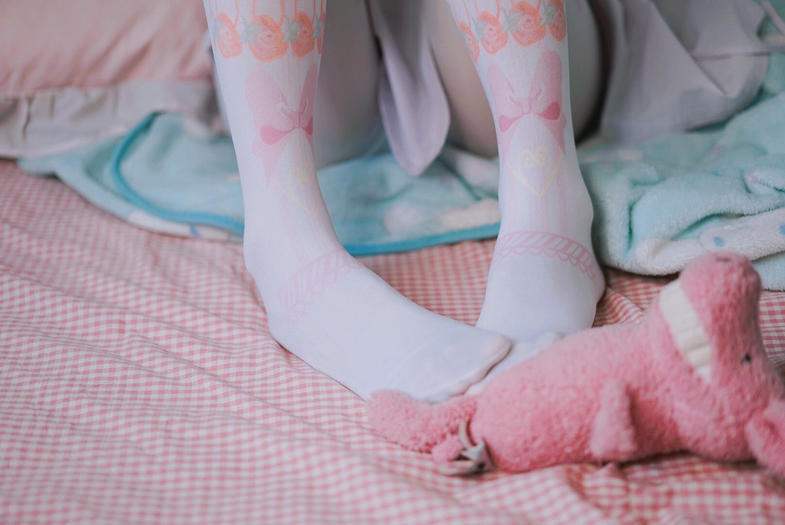 [网红COSER写真] 萌妹子眼酱大魔王w - 踩玩偶（10P）