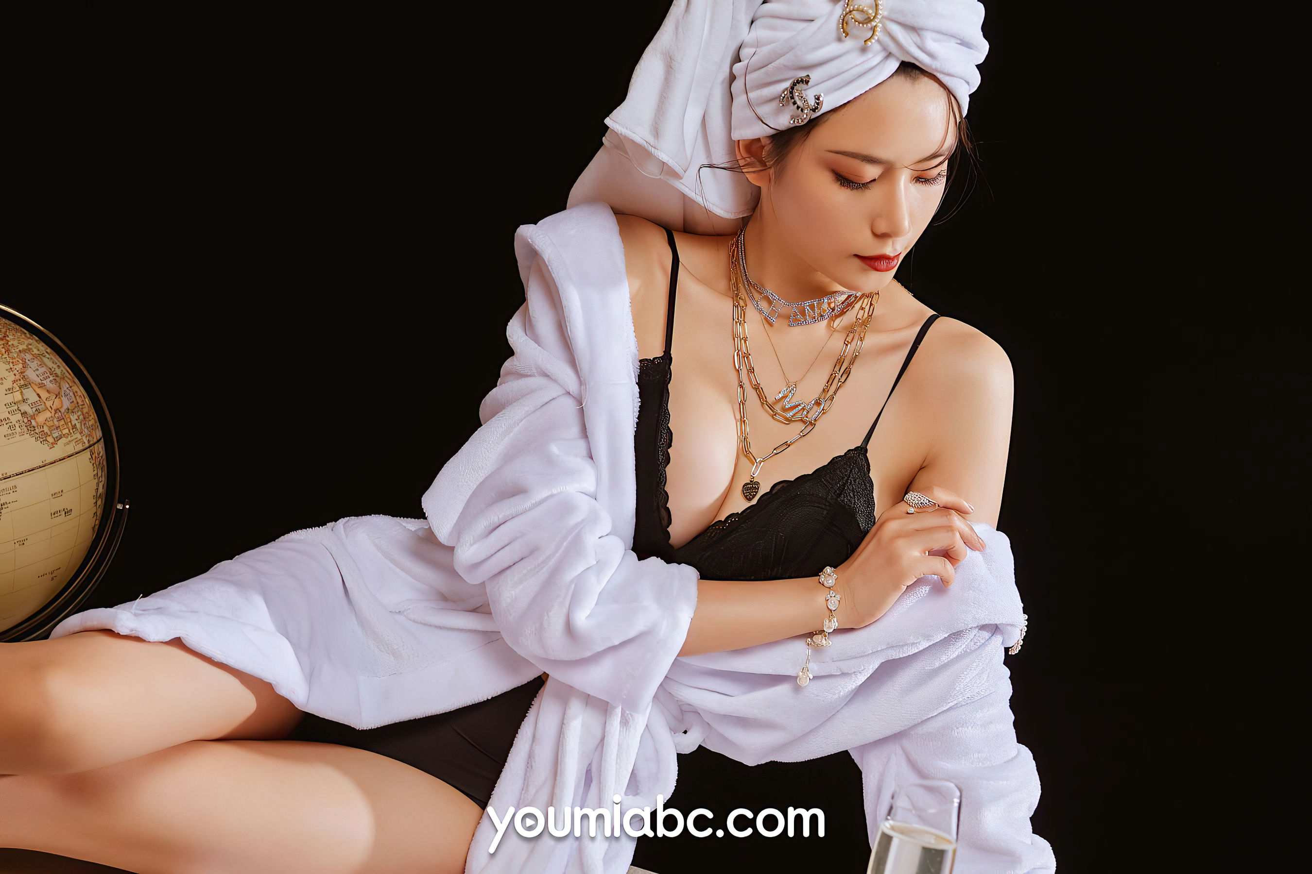 [尤蜜YouMiabc]  林夕 穿普拉达的女王（32P）