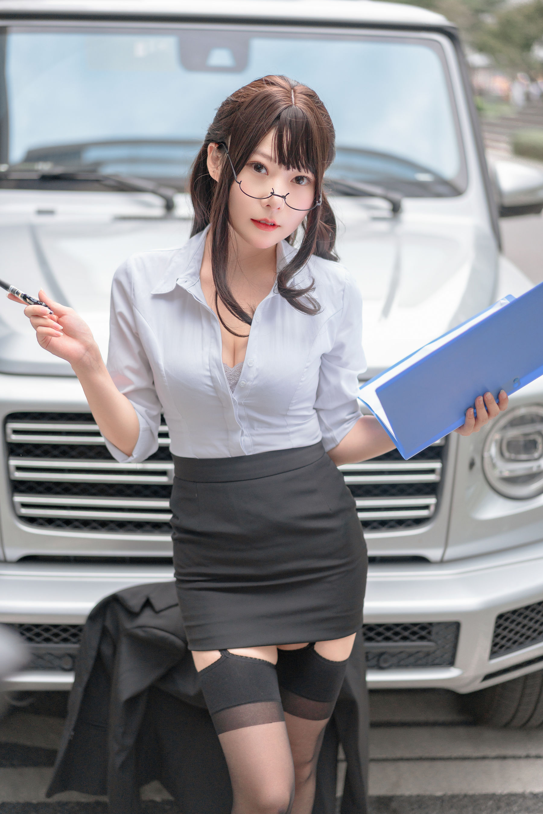 [网红COSER] 香草喵露露写真 - 丝袜西装诱惑（24P）