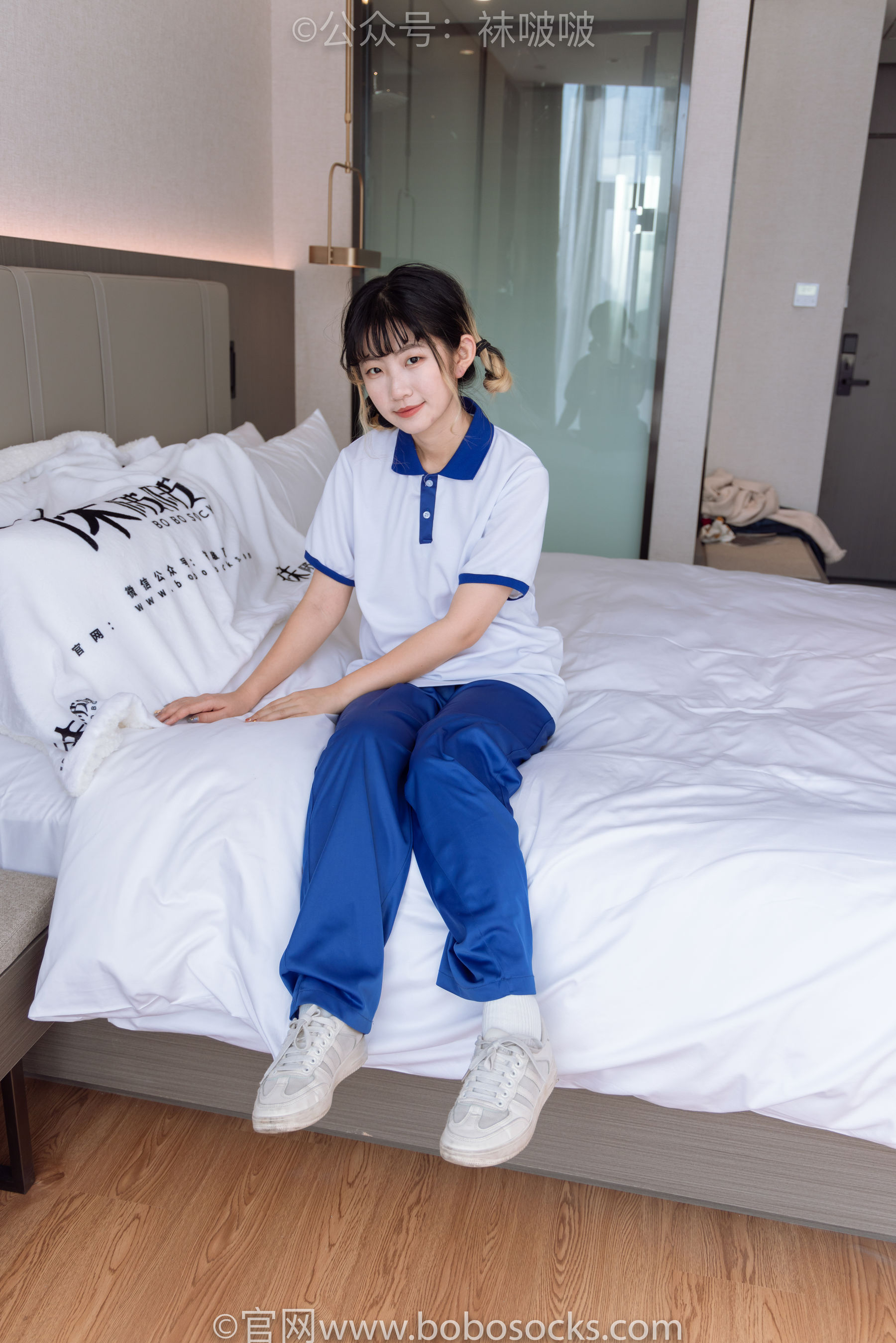 BoBoSocks袜啵啵 No.042 砂糖-校服、板鞋、白棉袜、油亮白丝（137P）