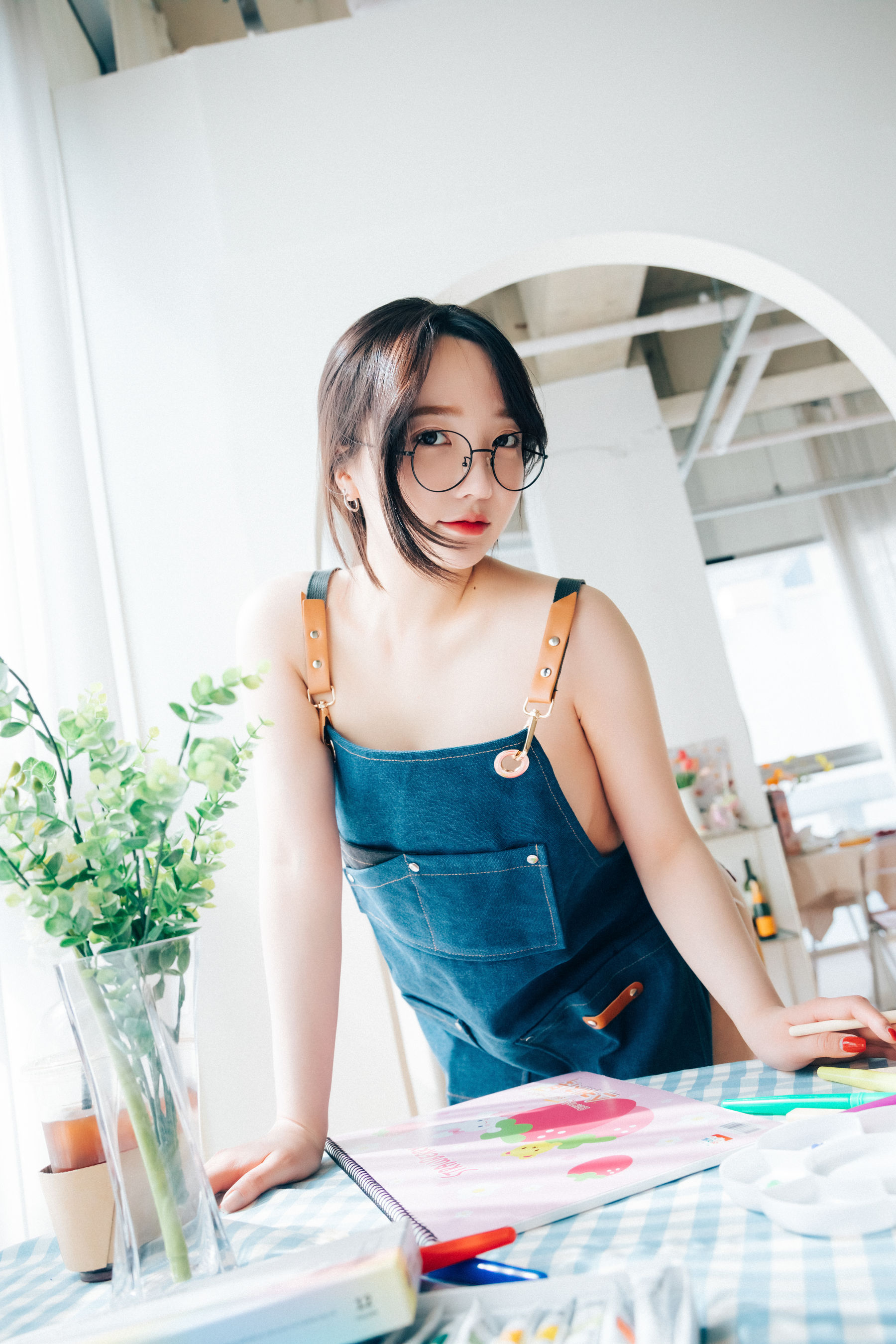 [LOOZY]  Yeeun - Nudy Painter（106P）