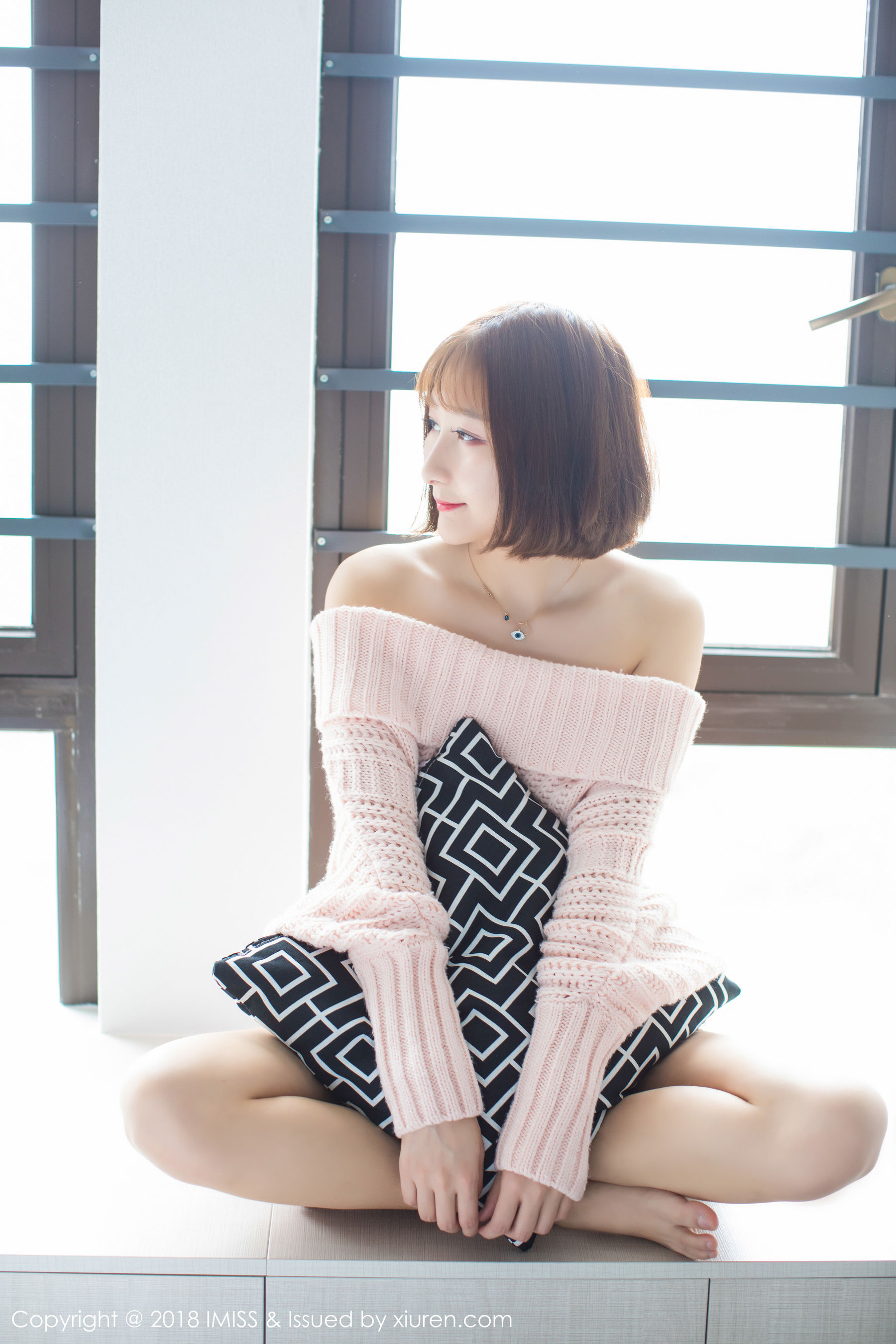 九尾Ivy-《性感极致的丝袜美腿诱惑》 [爱蜜社IMiss] Vol.240（53P）