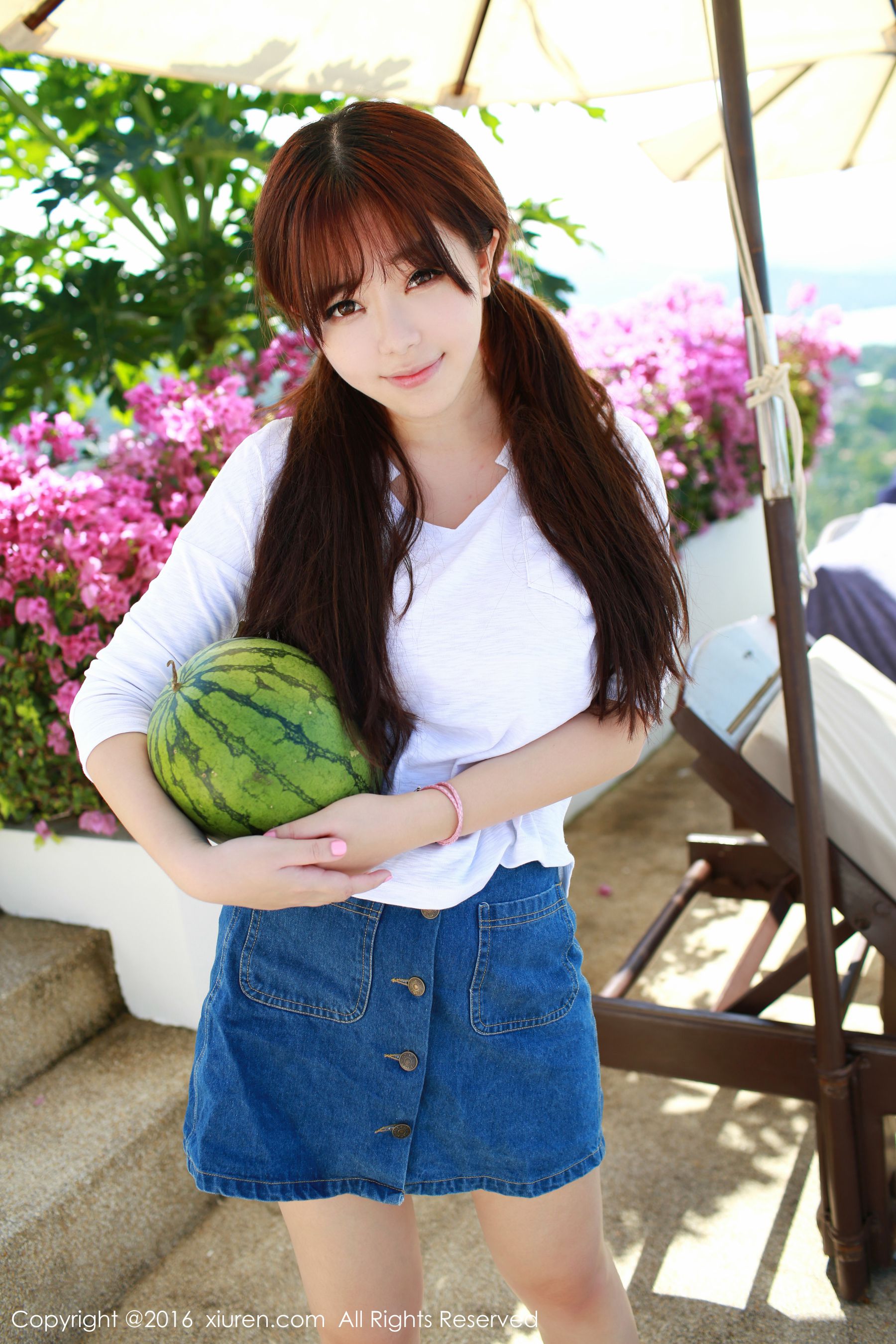 刘飞儿Faye《西瓜+牛仔超短裙+针织内衣》 [秀人网XiuRen] No.490（51P）