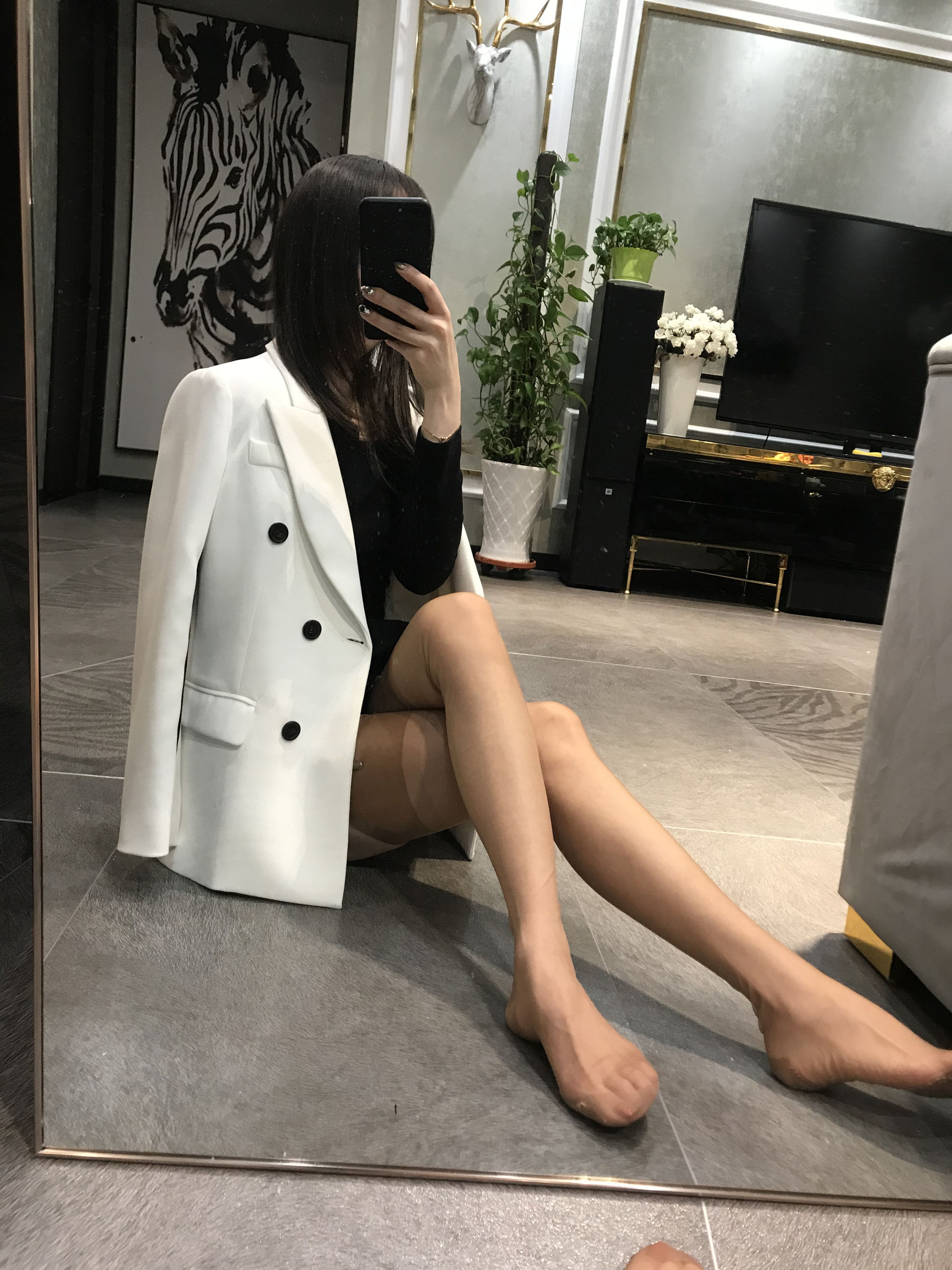 [福利COS] 丝足博主麋鹿_Monroe 2020.04.09 桃肉吊袜（37P）