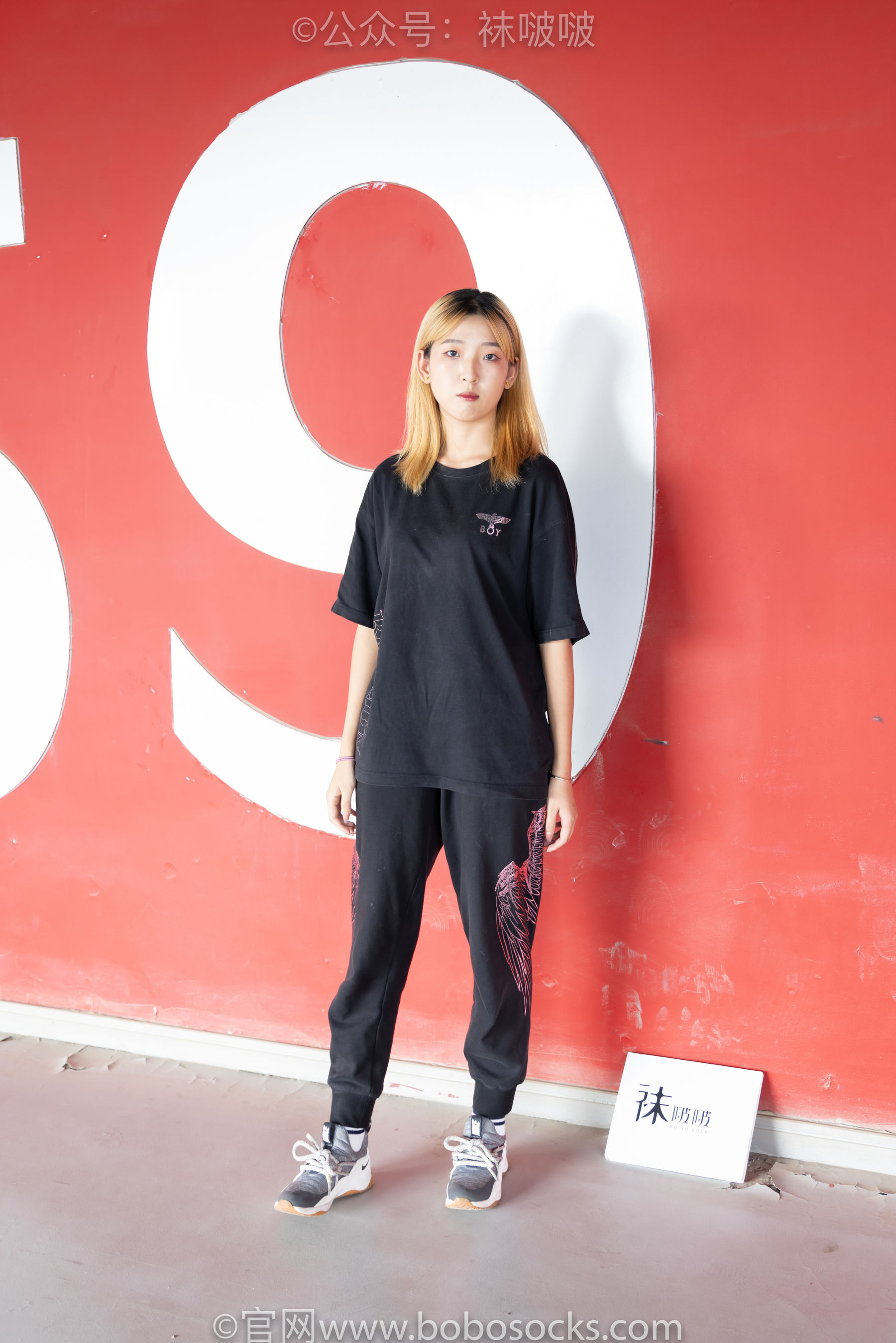 BoBoSocks袜啵啵 No.018 木木-运动鞋、白棉袜、裸足（135P）