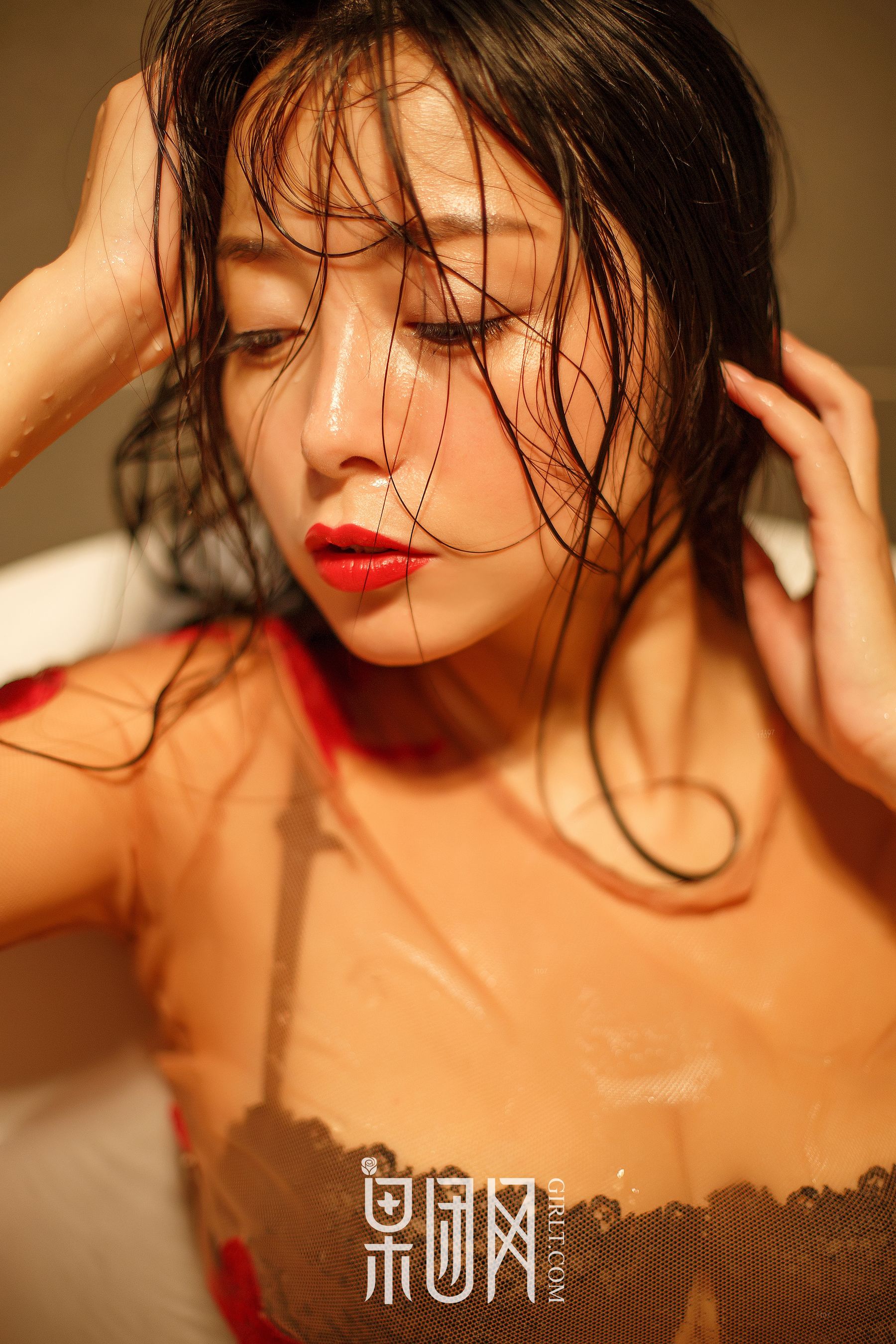 凤萧兮红霓裳，拥雪成峰兮玉无瑕 [果团网Girlt] NO.074（46P）-爱变色