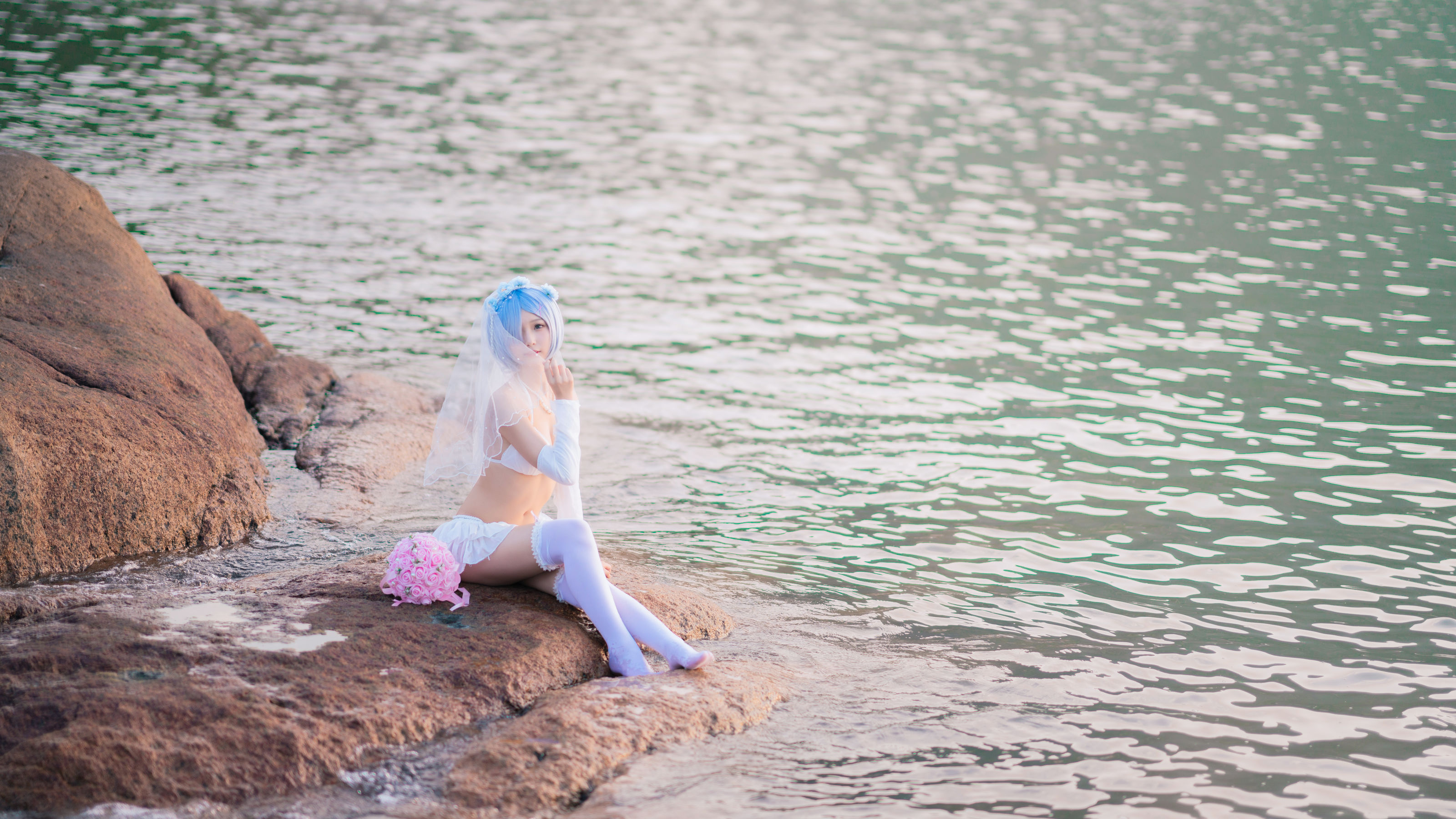 [COS福利] 橙子喵 - 蕾姆海边婚纱花嫁（18P）