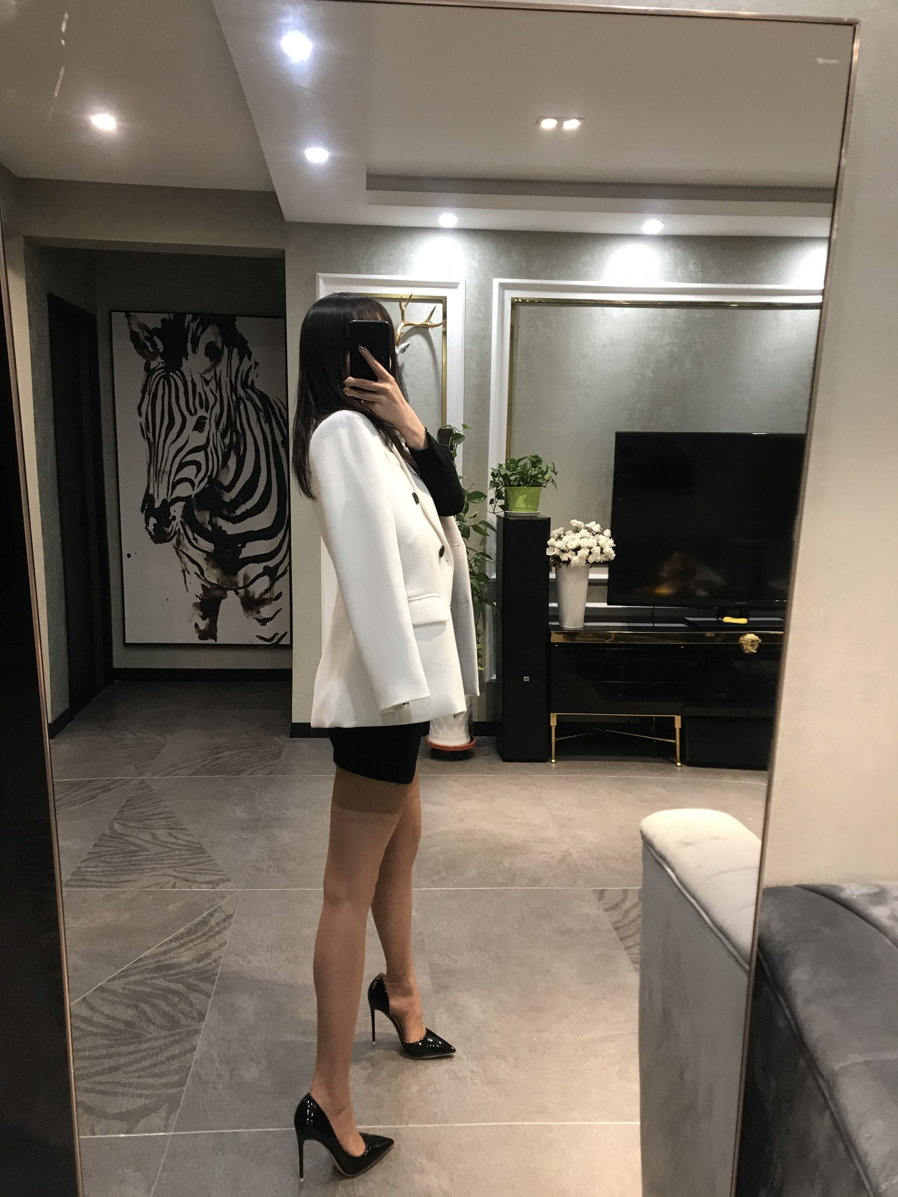 [福利COS] 丝足博主麋鹿_Monroe 2020.04.09 桃肉吊袜（37P）