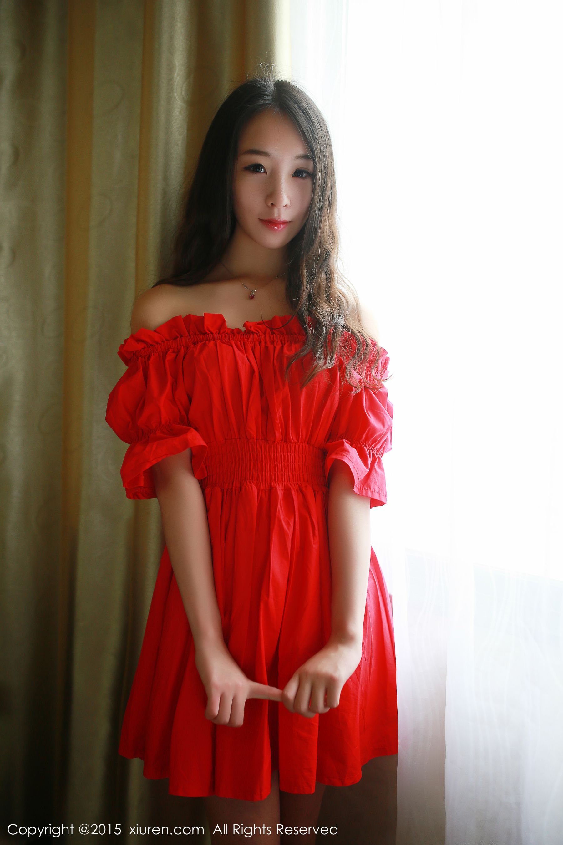 梓萱Crystal《连衣裙+热裤+网袜制服》 [秀人网XiuRen] No.347（60P）-爱变色