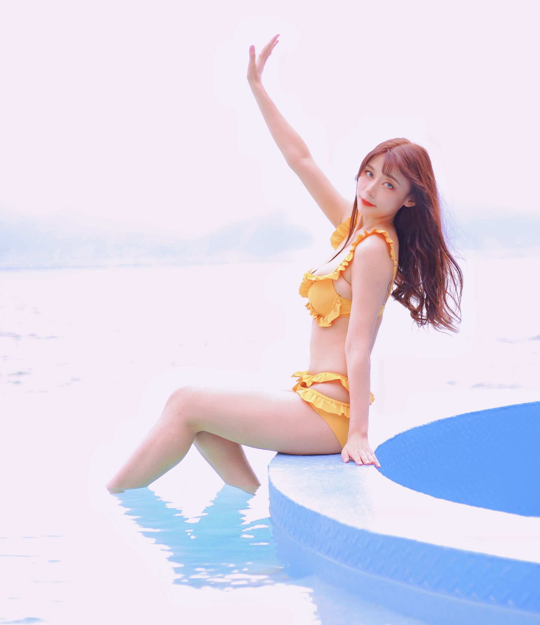 B站羊小雪写真-橙色泳装（12P）