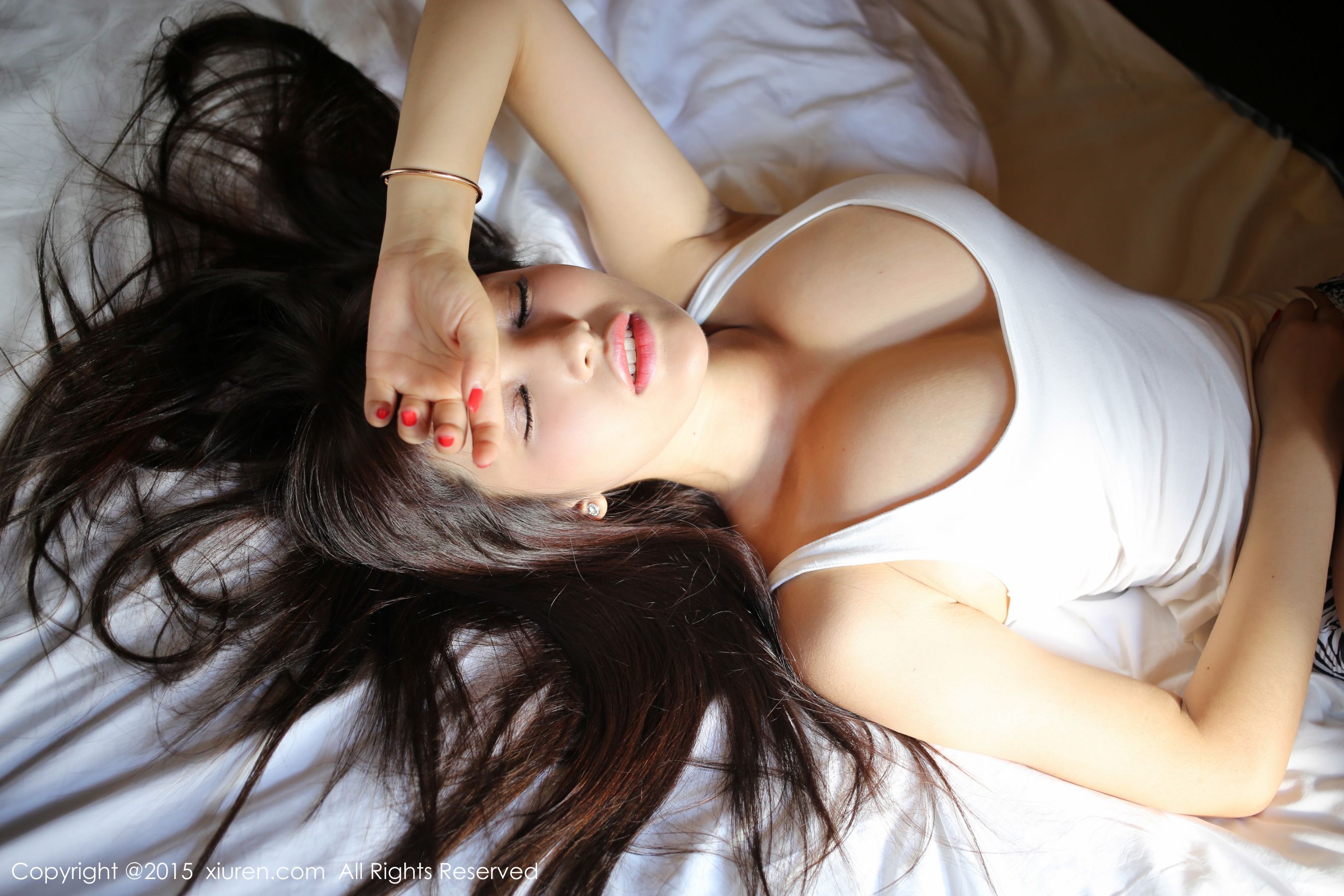 Nic妮可可《白色小背心+护士装》 [秀人网XiuRen] No.389（80P）