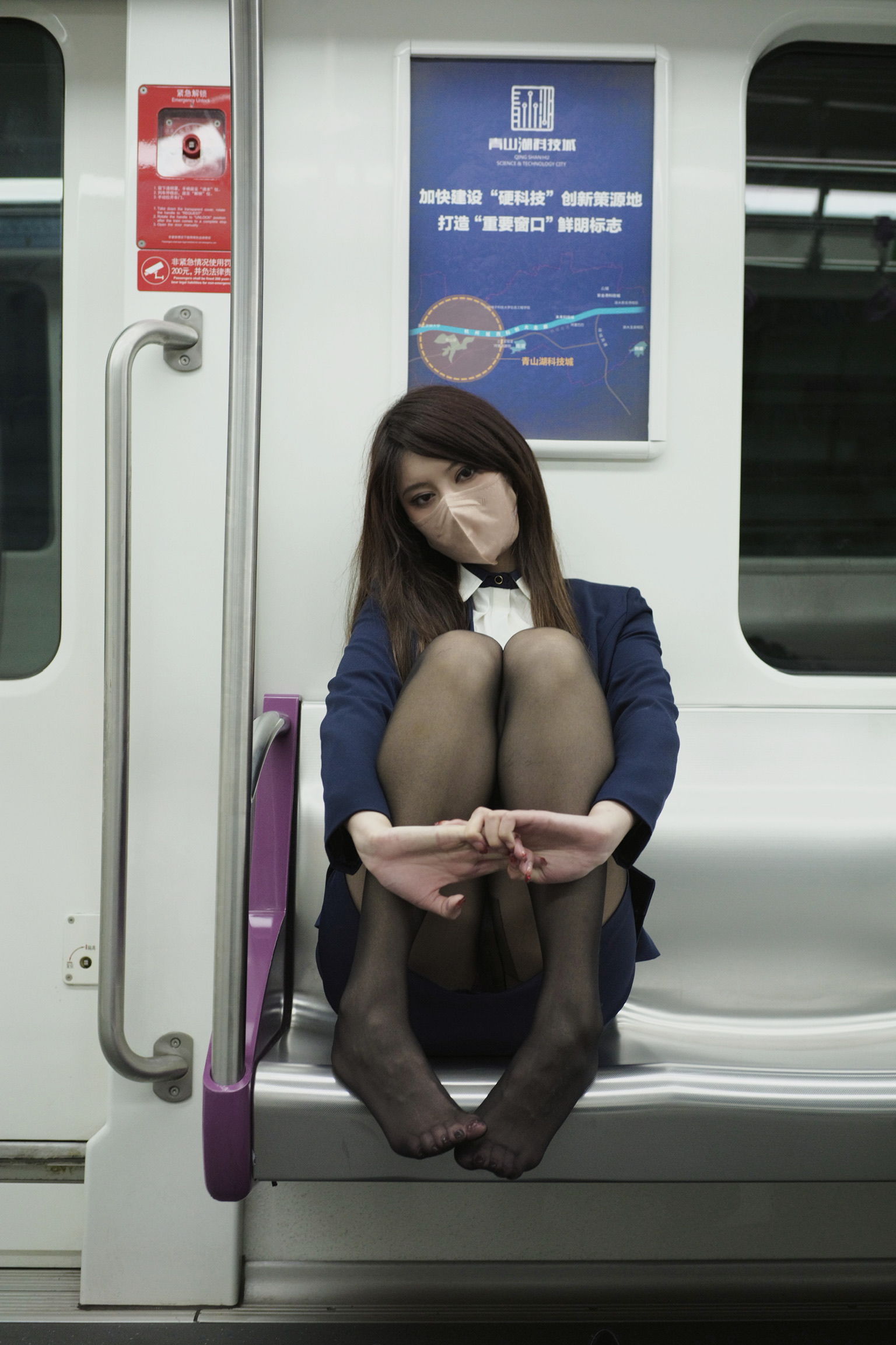 美女模特Azhua19970(阿朱啊) -   下班地铁（8P）
