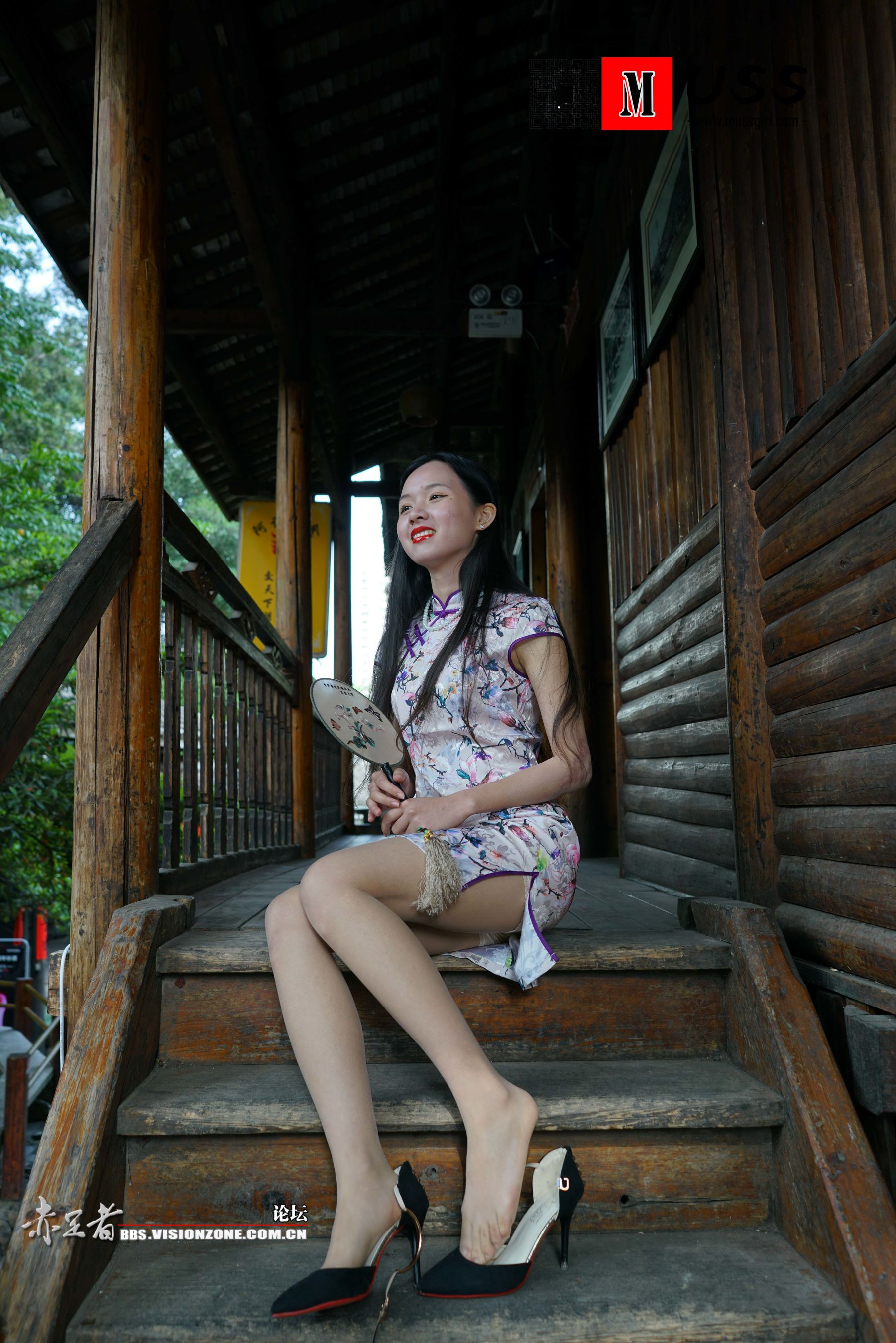 [慕丝女郎MussGirl] No.073 阿木 皮衣与旗袍 另类服装薄丝足底秀（92P）