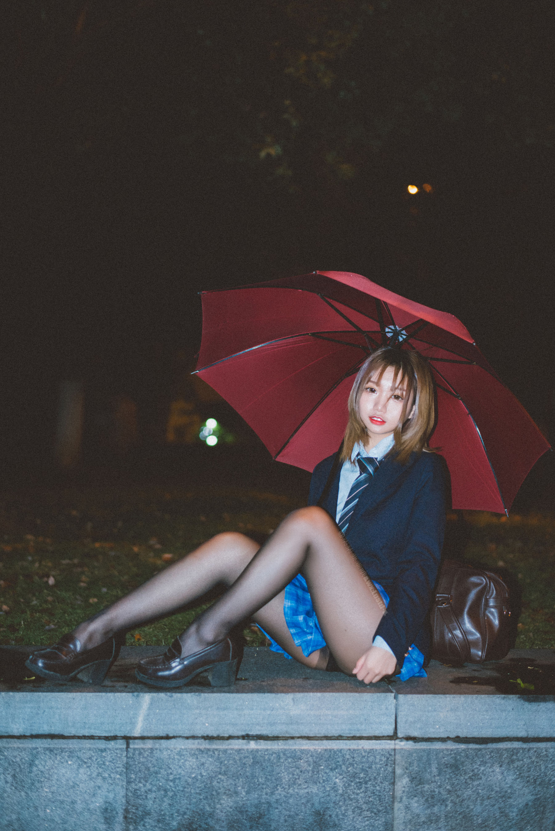 [福利COS] 动漫博主柒柒要乖哦 - 深夜公园JK（35P）-爱变色