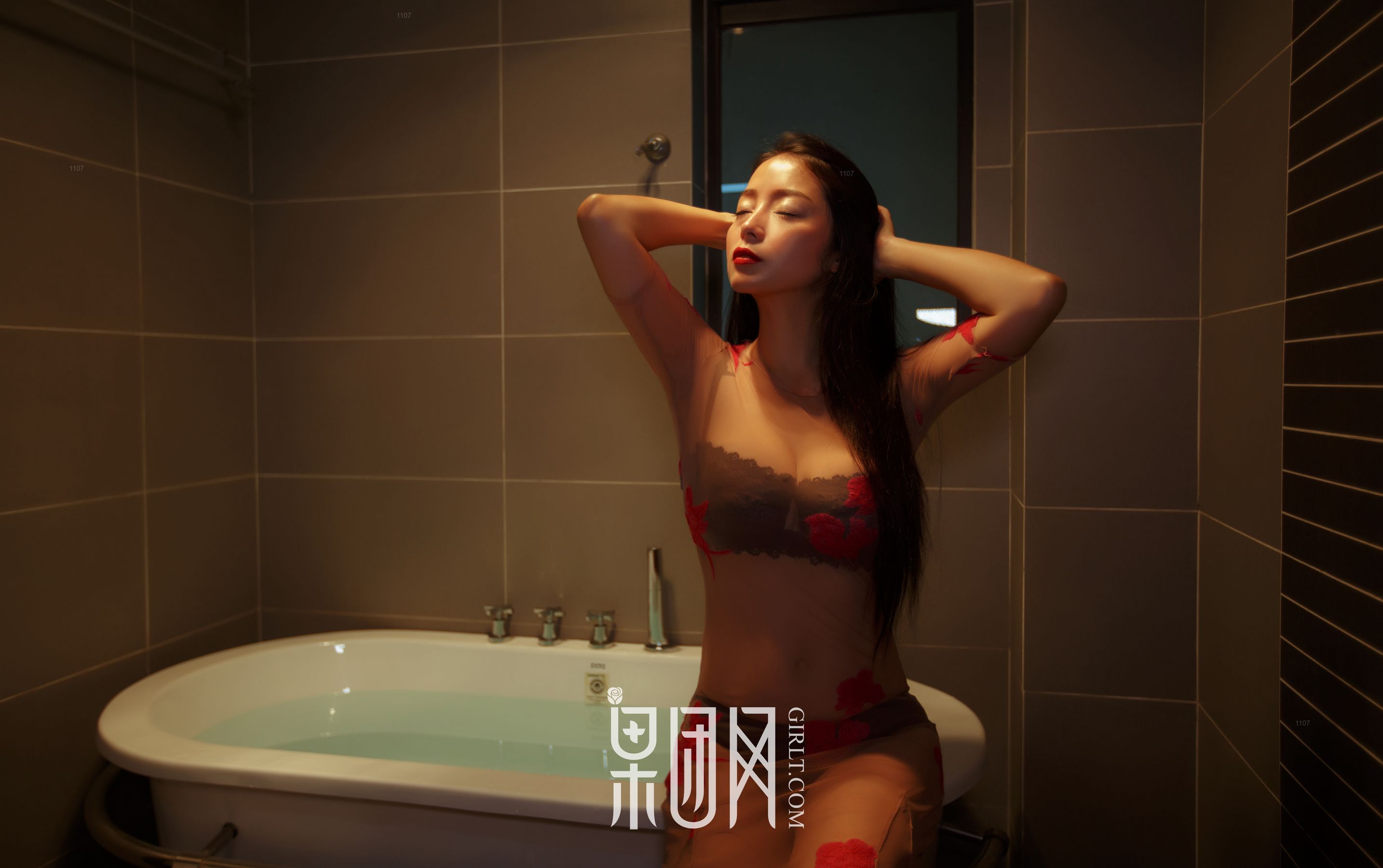 凤萧兮红霓裳，拥雪成峰兮玉无瑕 [果团网Girlt] NO.074（46P）