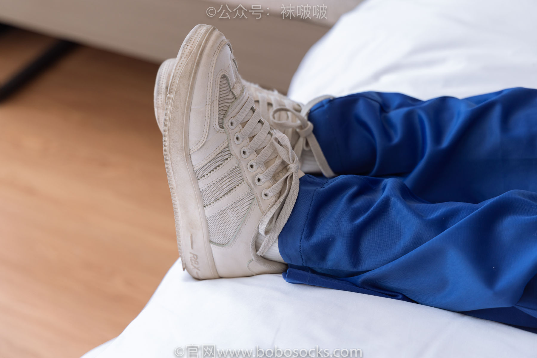 BoBoSocks袜啵啵 No.042 砂糖-校服、板鞋、白棉袜、油亮白丝（137P）