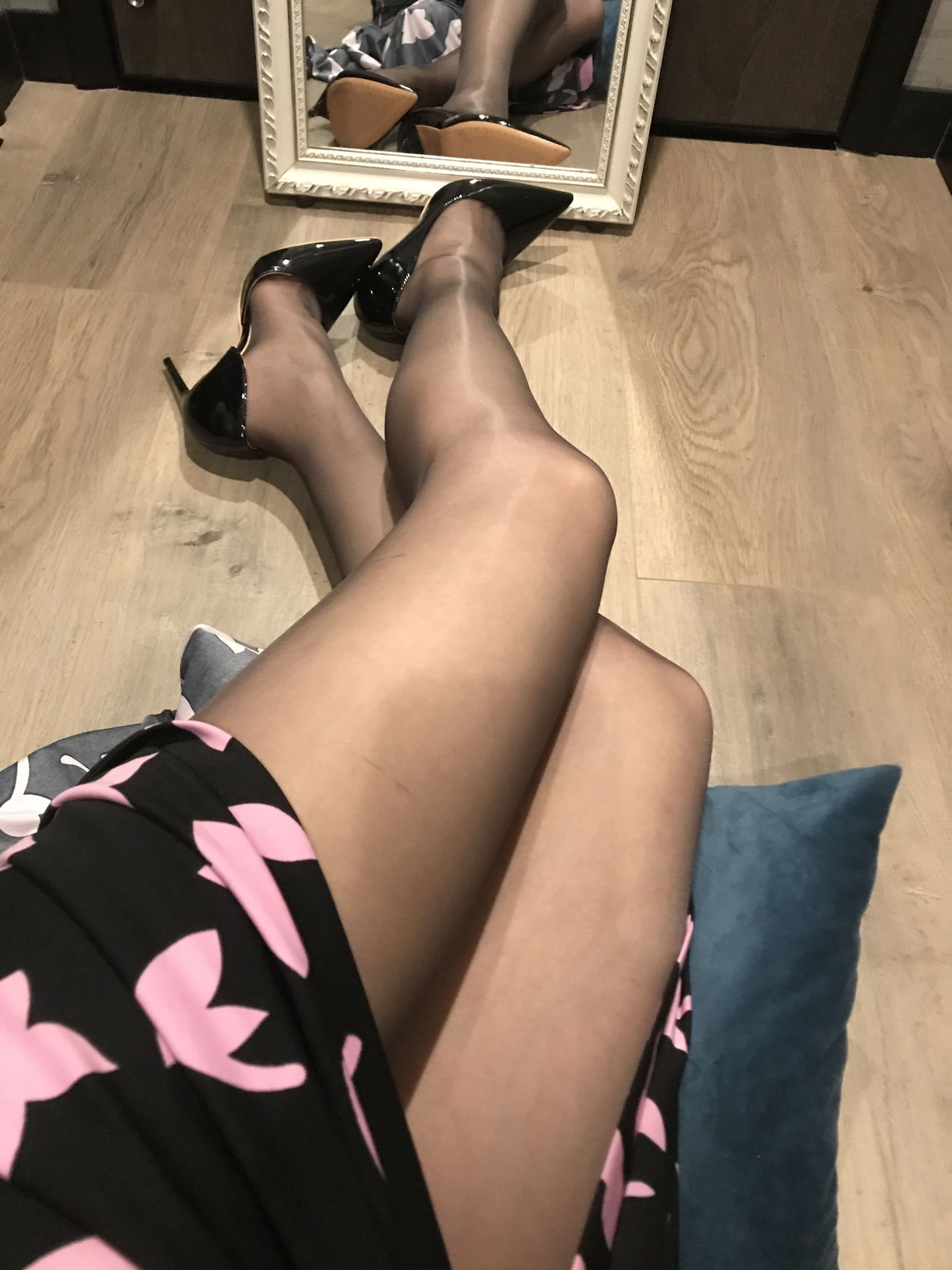 丝足博主麋鹿_Monroe 2020.03.23 包臀黑丝（72P）