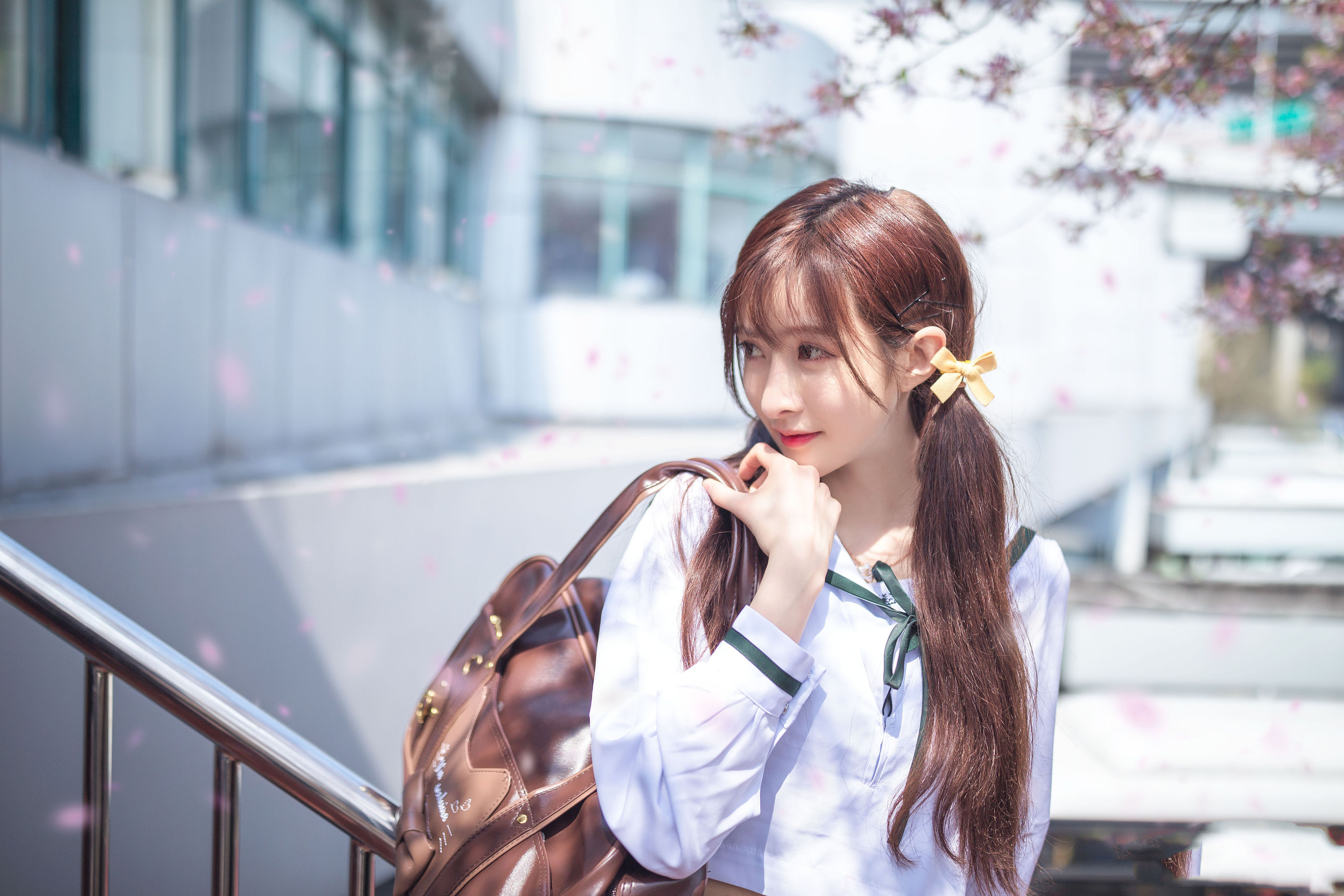 王羽衫 -   JK大巴（19P）