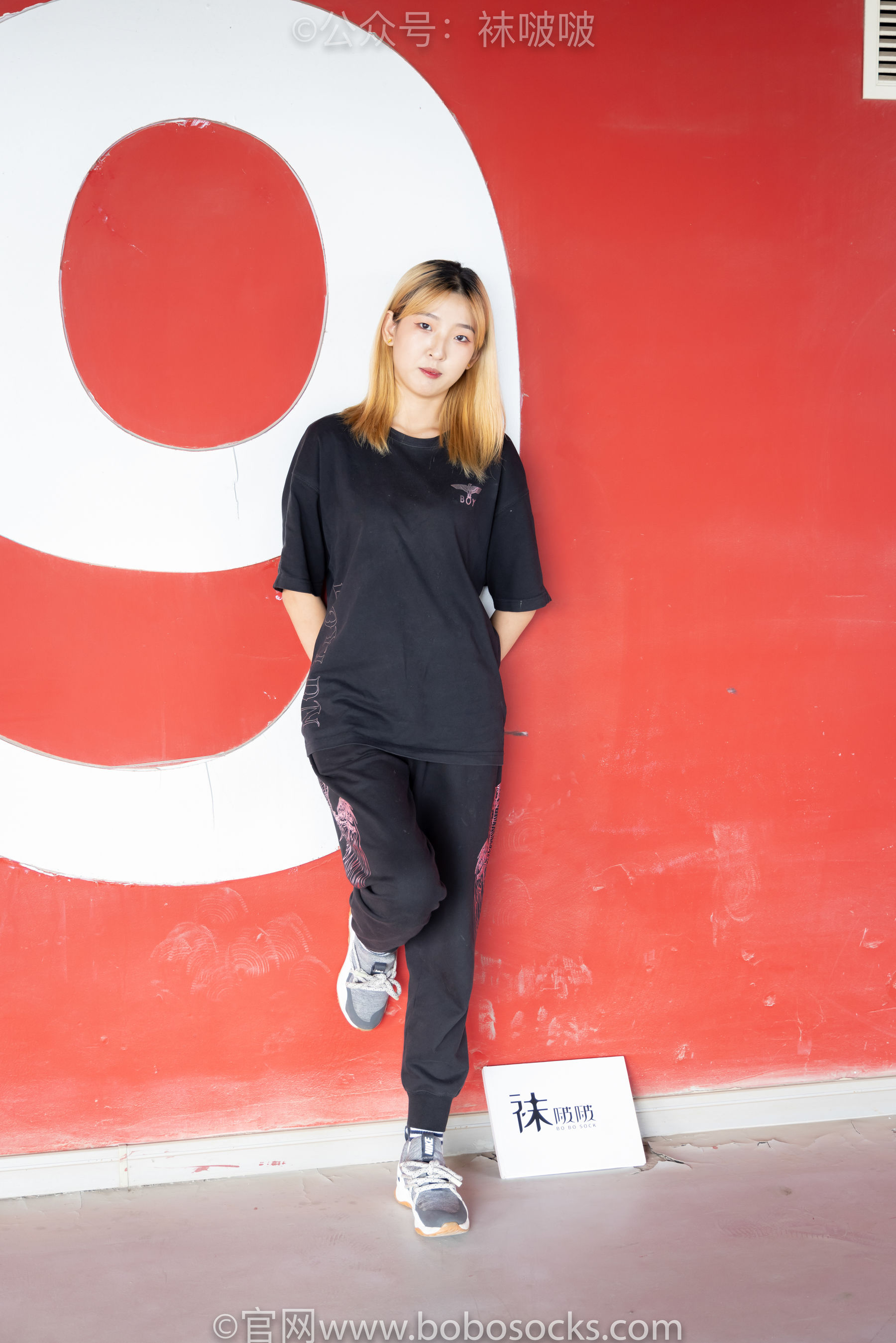 BoBoSocks袜啵啵 No.018 木木-运动鞋、白棉袜、裸足（135P）