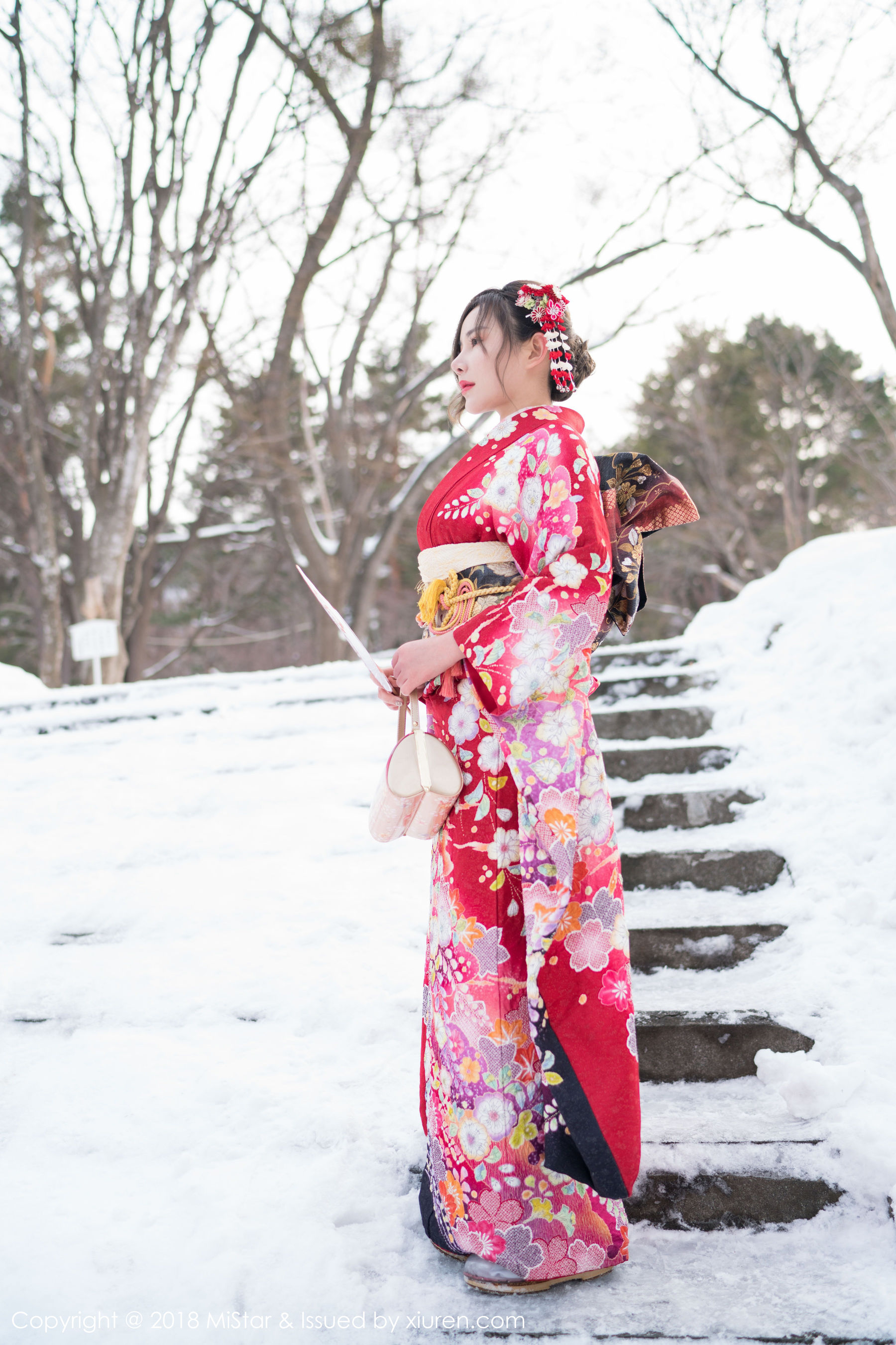 小奶昔Kyra《白衬衫黑丝吊袜》 [魅妍社MiStar] VOL.228（35P）