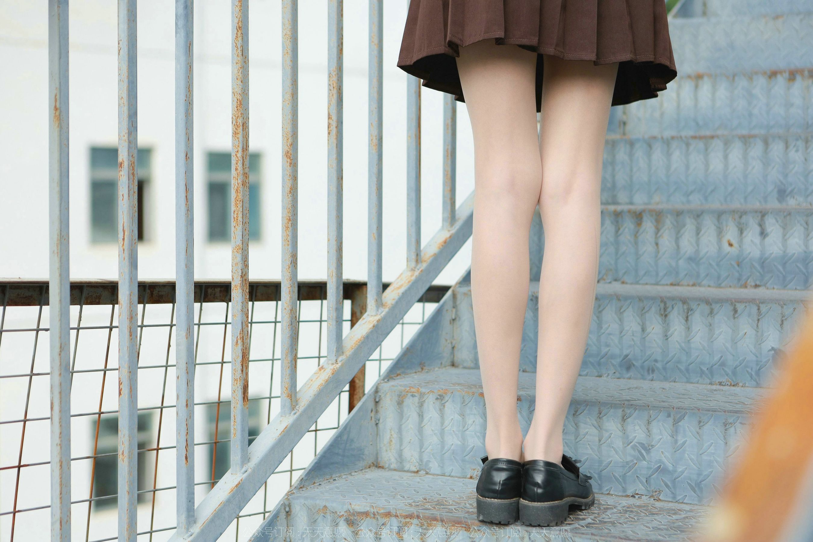 [异思趣向IESS] 模特 团团 《网易云长腿少女》（89P）