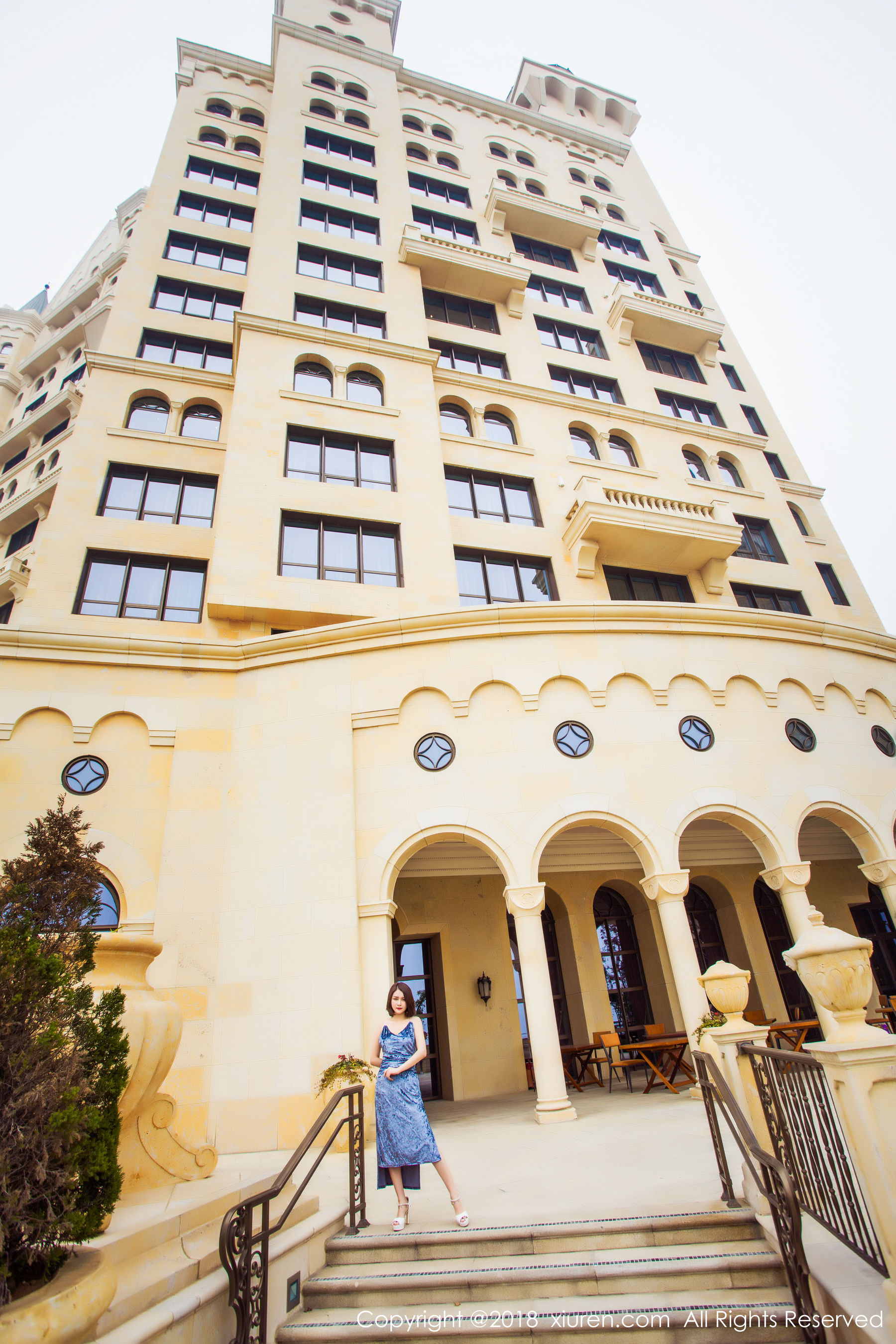 女神@廿十《长裙街拍+内衣+浴袍》 [秀人XiuRen] No.935（58P）