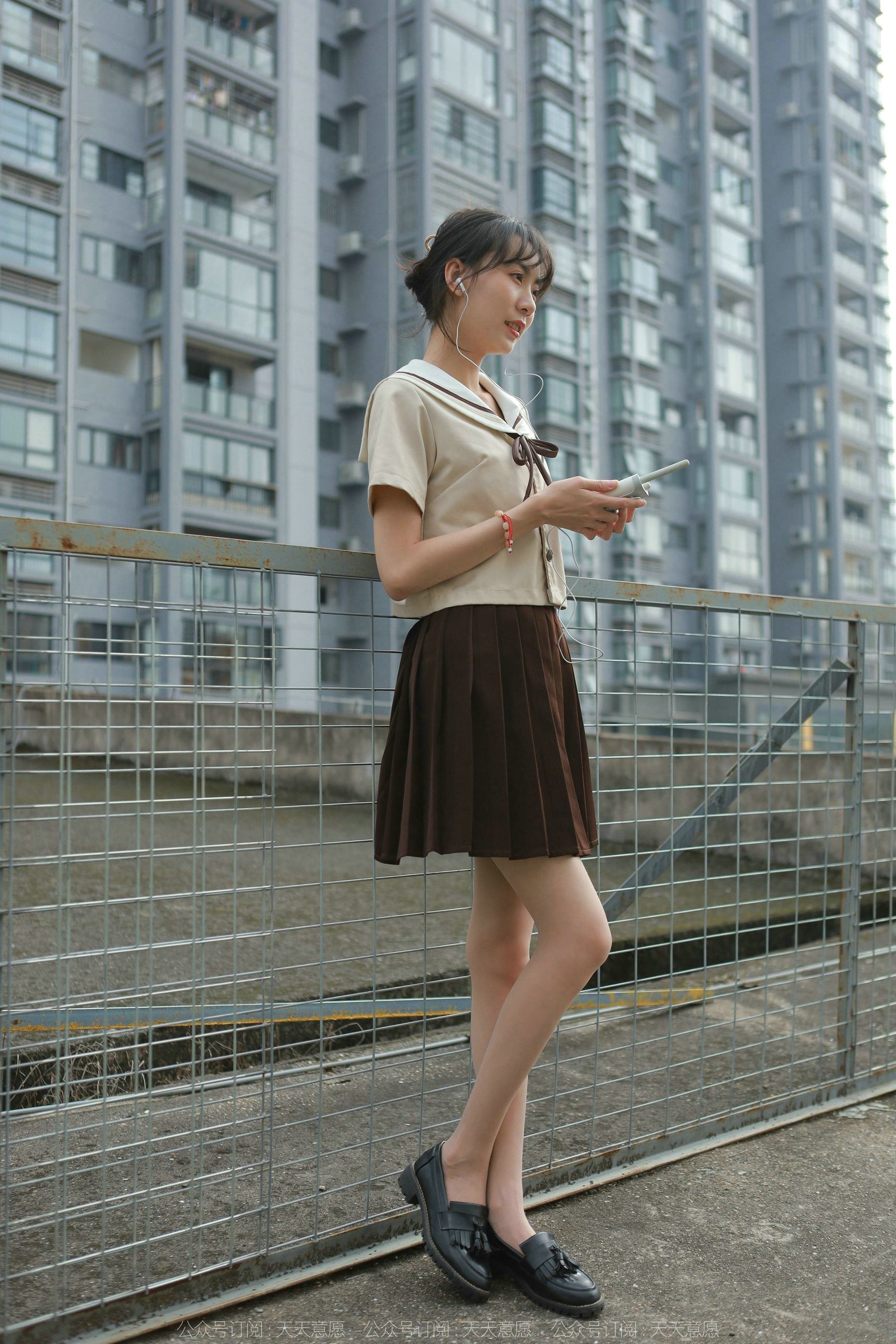 [异思趣向IESS] 模特 团团 《网易云长腿少女》（89P）