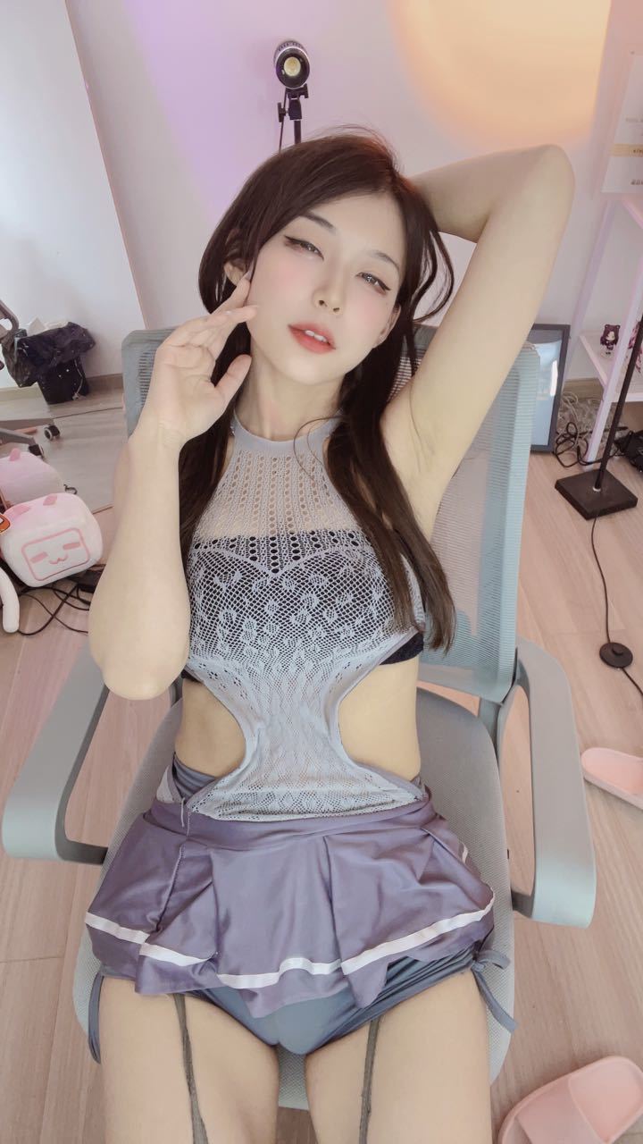 B站羊小雪写真-灰丝（9P）