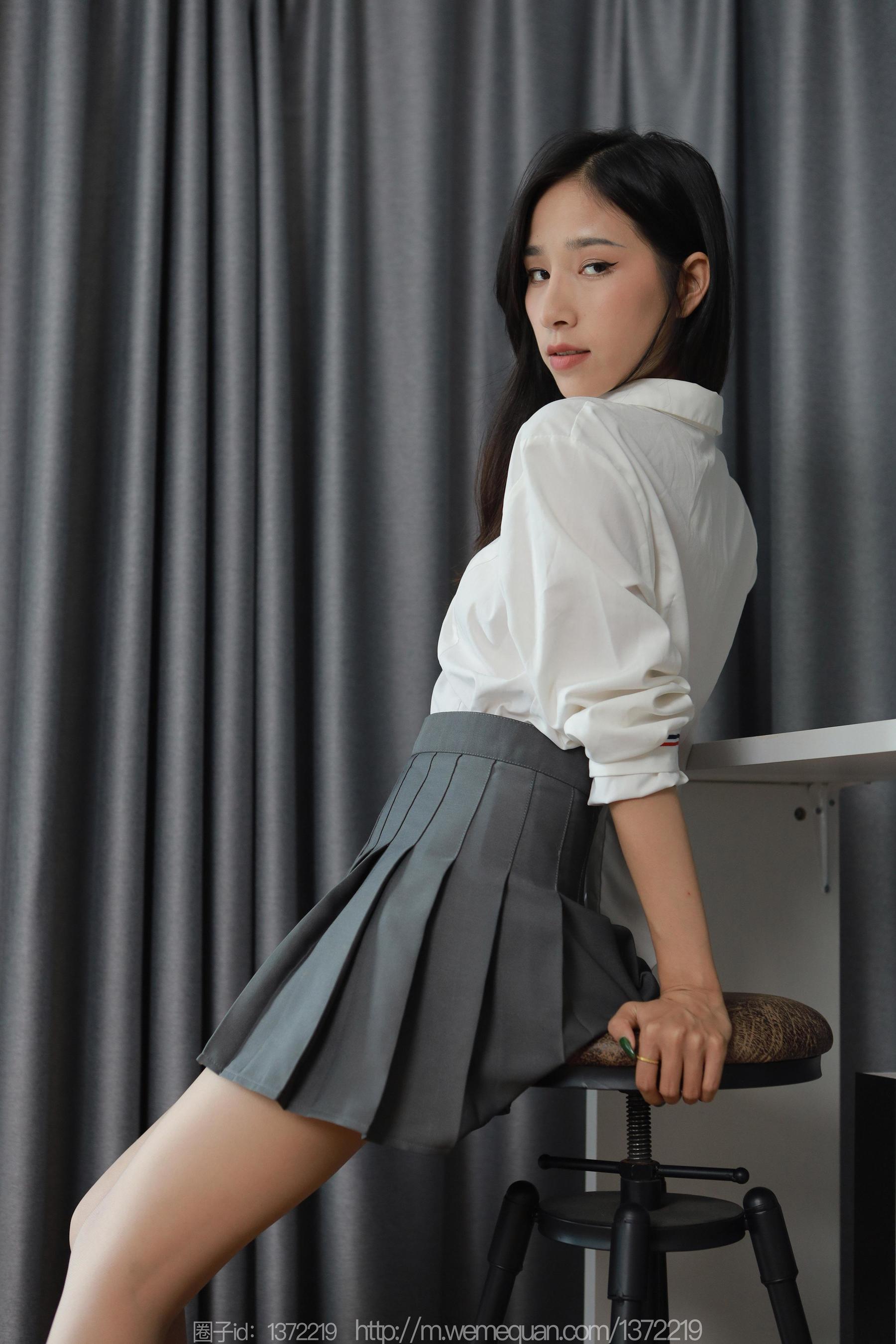 IESS异思趣向 - 模特： 美子 《俏皮百褶裙》（85P）-爱变色