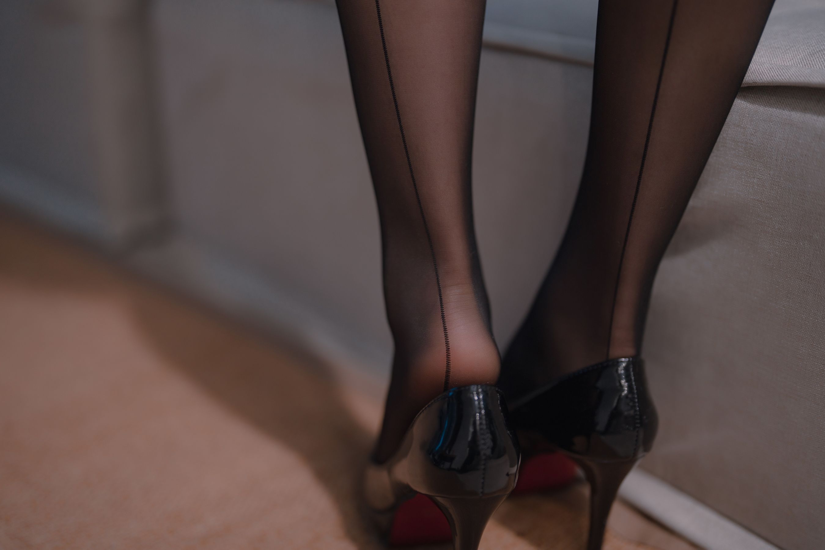 [福利COS] 轩萧学姐 - 竖线丝袜（12P）