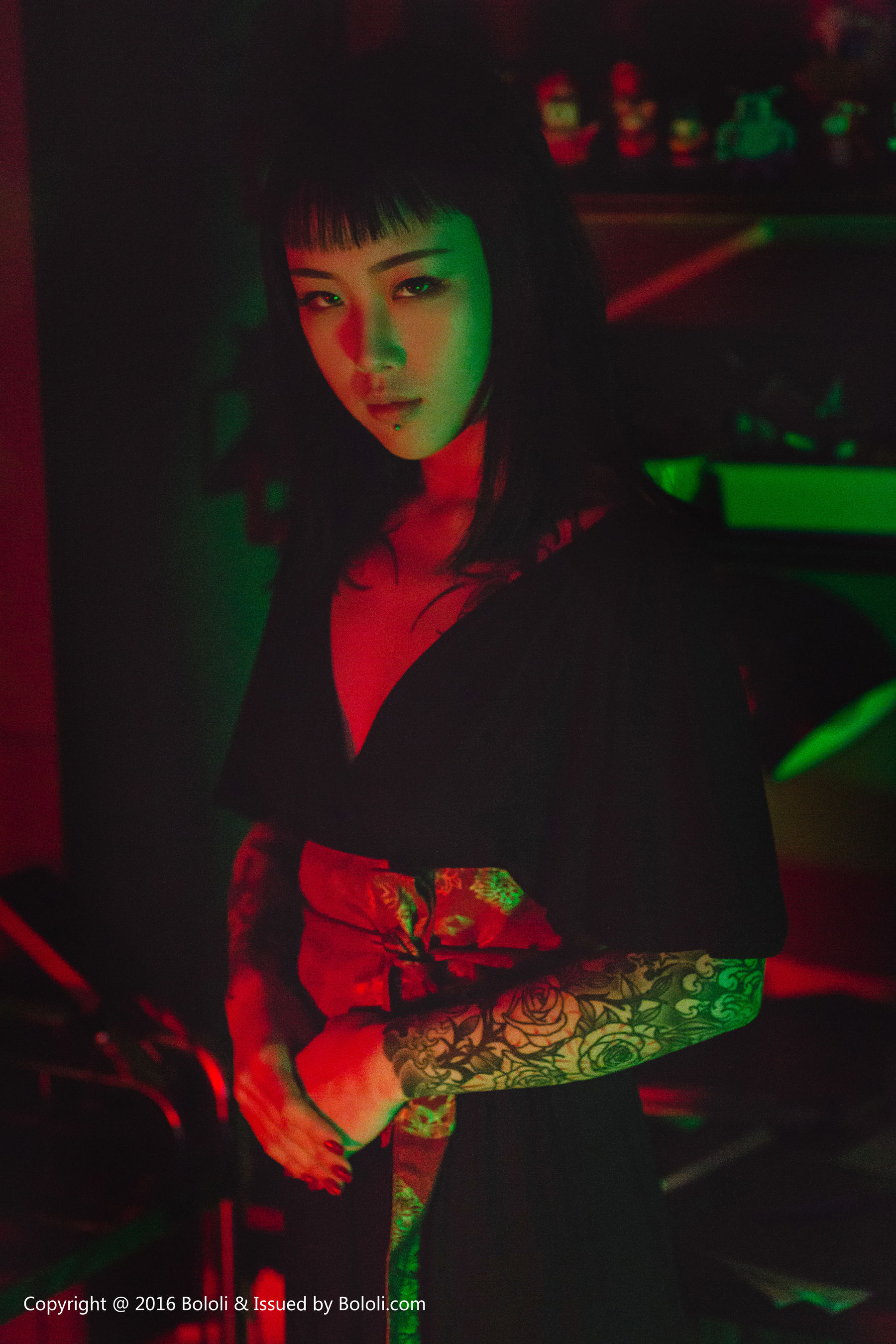 王思匀《纹身少女的风情》 [Bololi波萝社] BOL.087（30P）