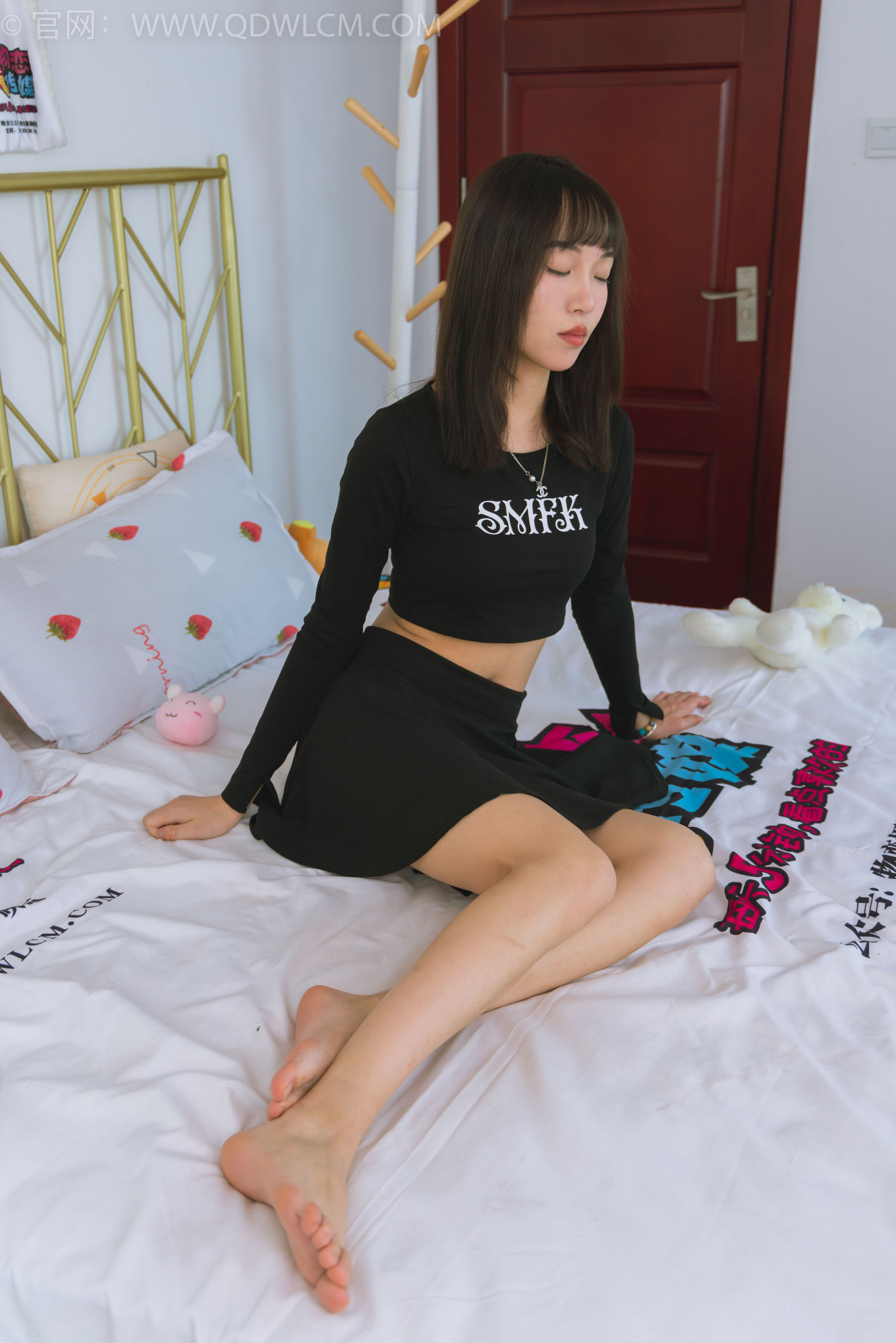 物恋传媒 No.1532 琪琪-黑色的花（150P）