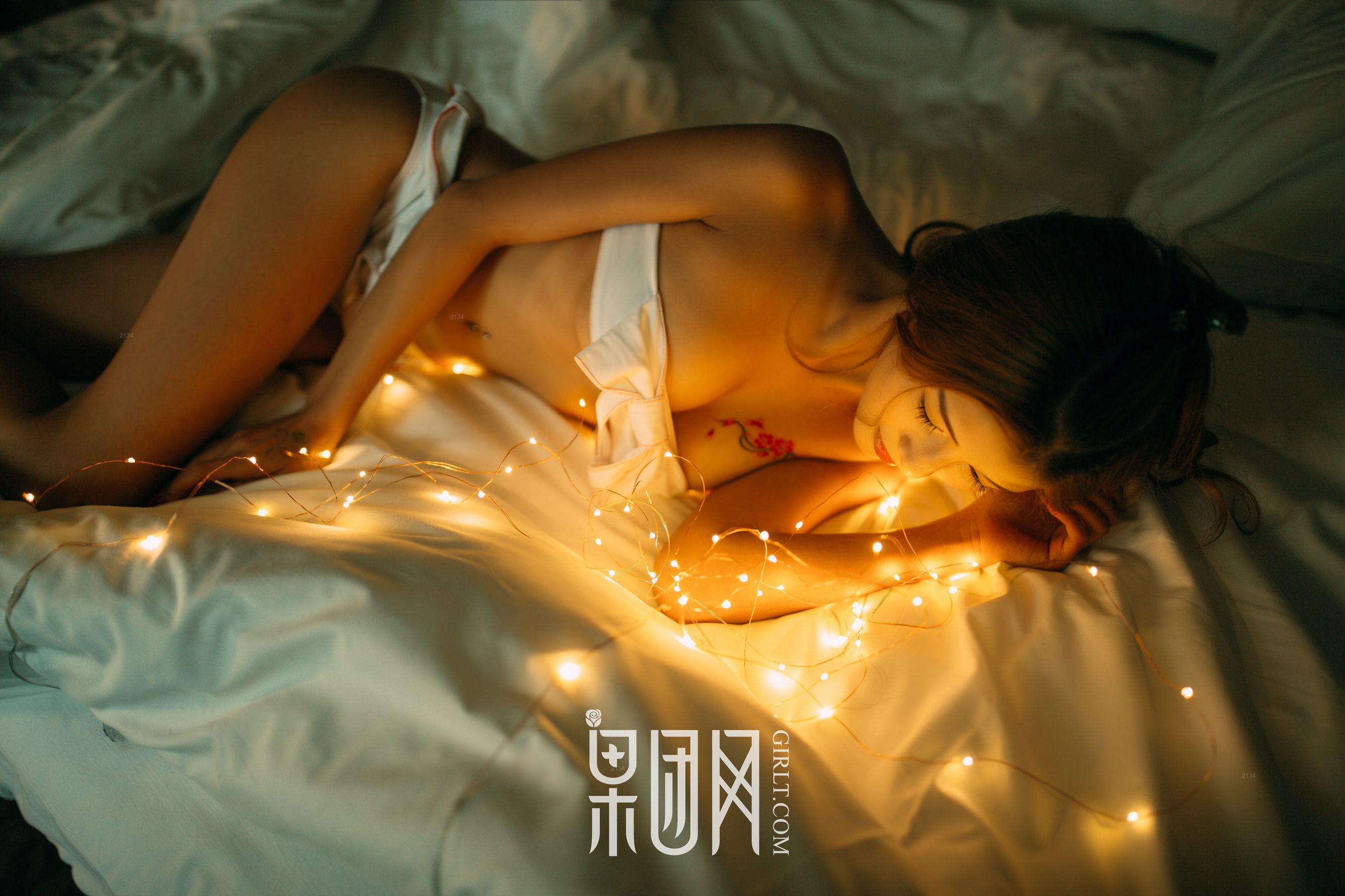 《霓光灯下的少女》 [果团Girlt]熊川纪信 No.011（53P）