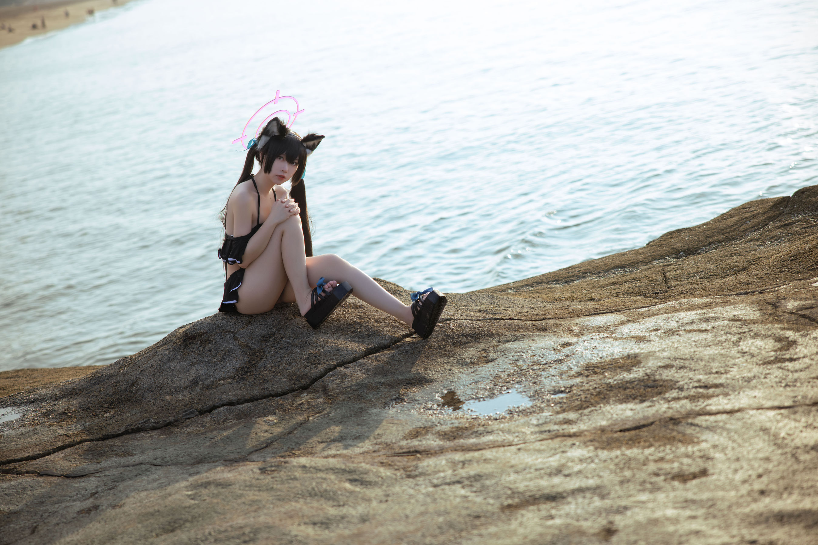 [福利COS] 动漫博主G44不会受伤 - 碧蓝档案 黑見芹香 海边泳装（20P）