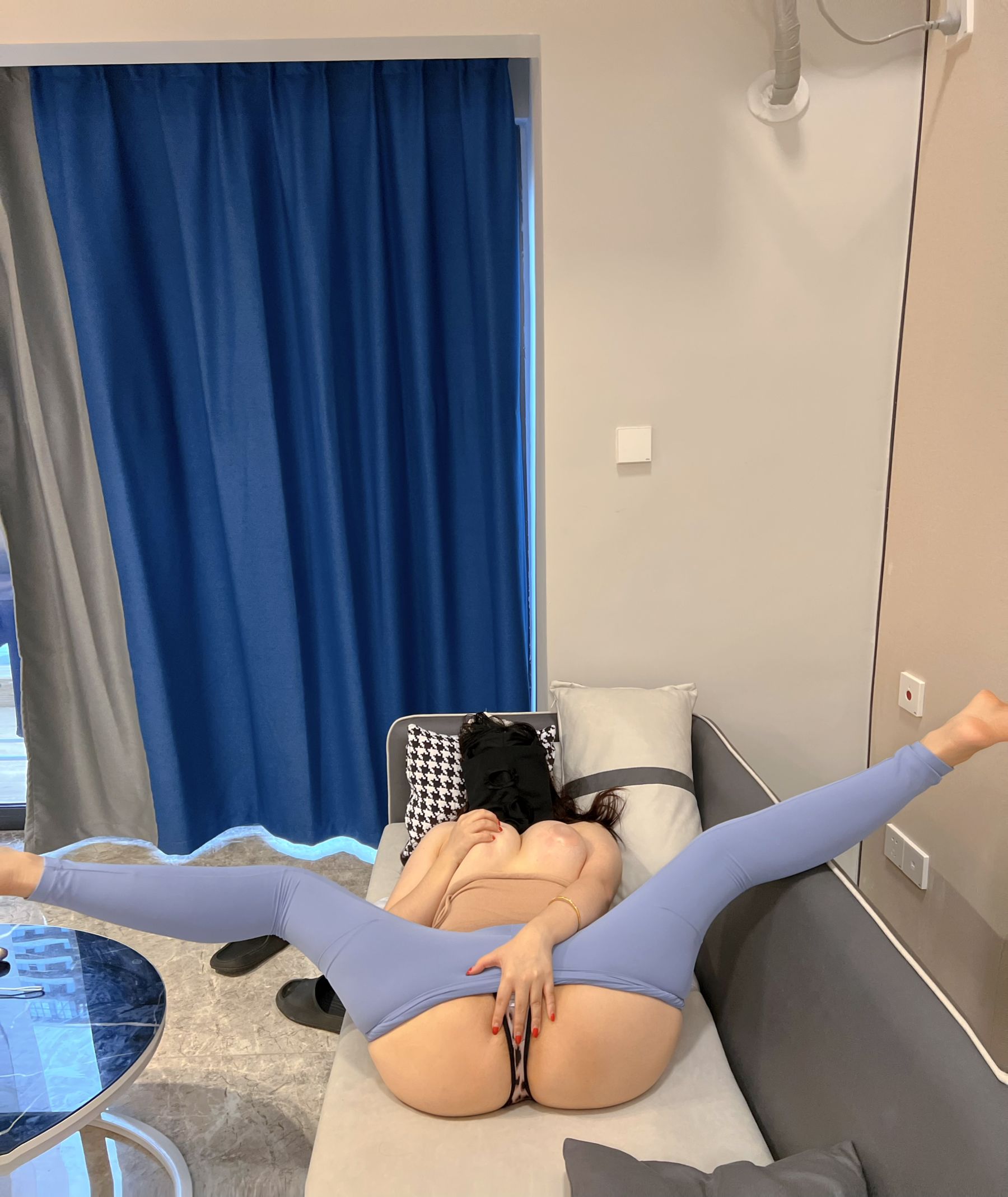 迷人的五姨太 - 瑜伽裤下的身材（18P）