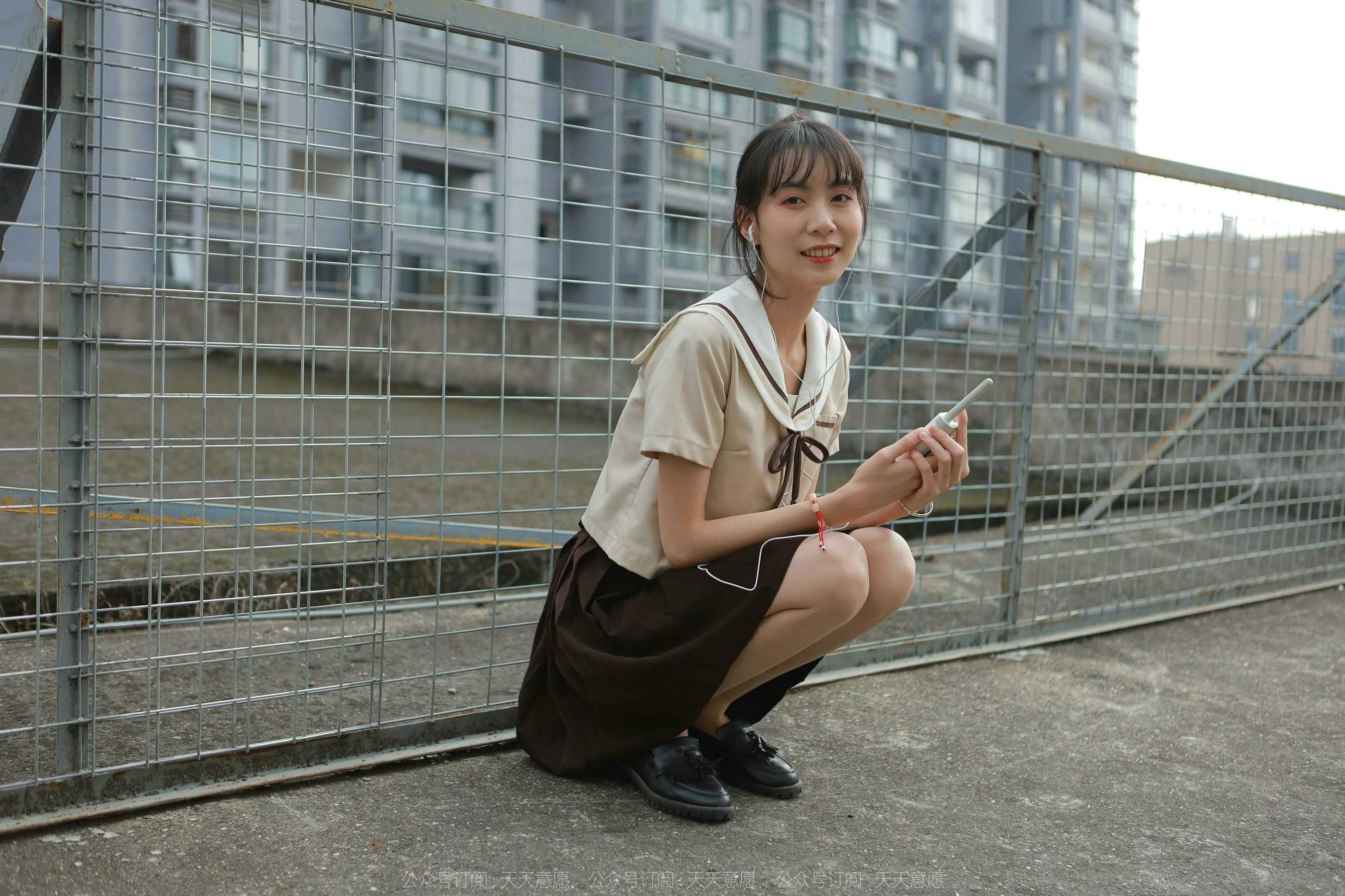 [异思趣向IESS] 模特 团团 《网易云长腿少女》（89P）