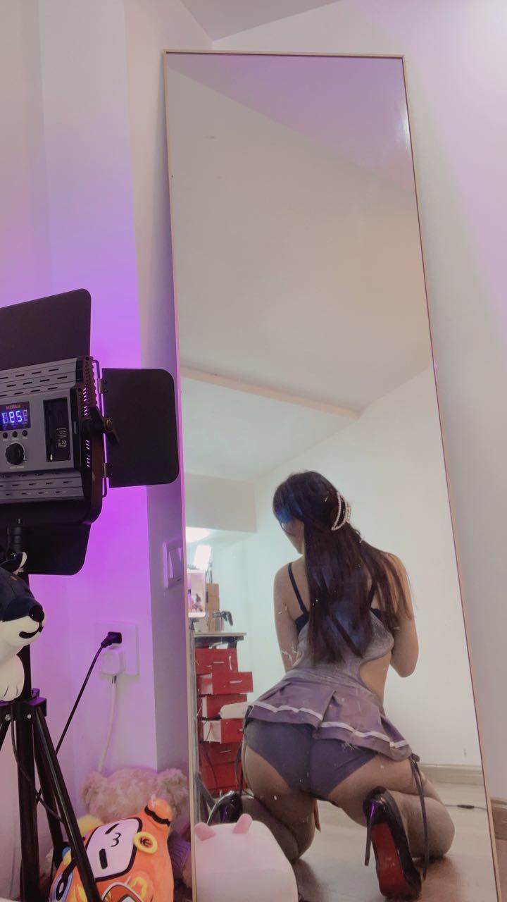 B站羊小雪写真-灰丝（9P）